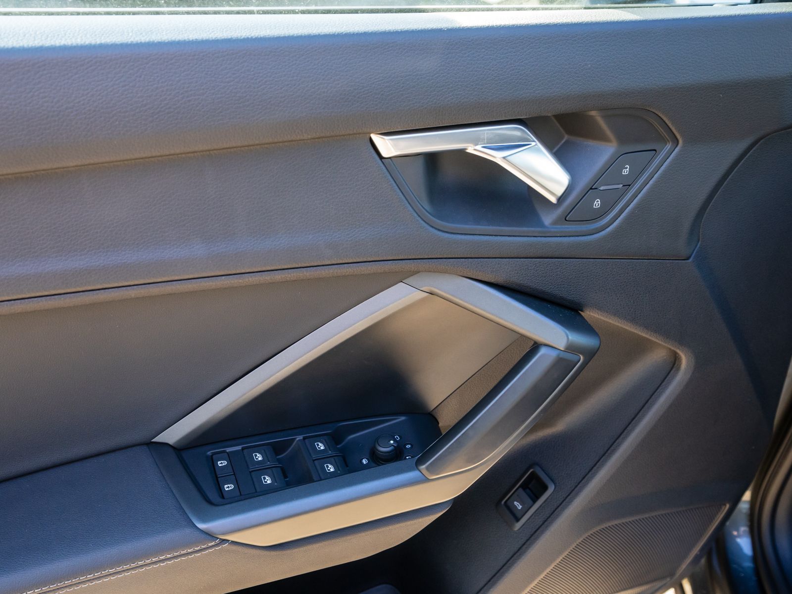 Fahrzeugabbildung Audi Q3 S line 35TDI quattro S tronic AHK LED NAVI VC