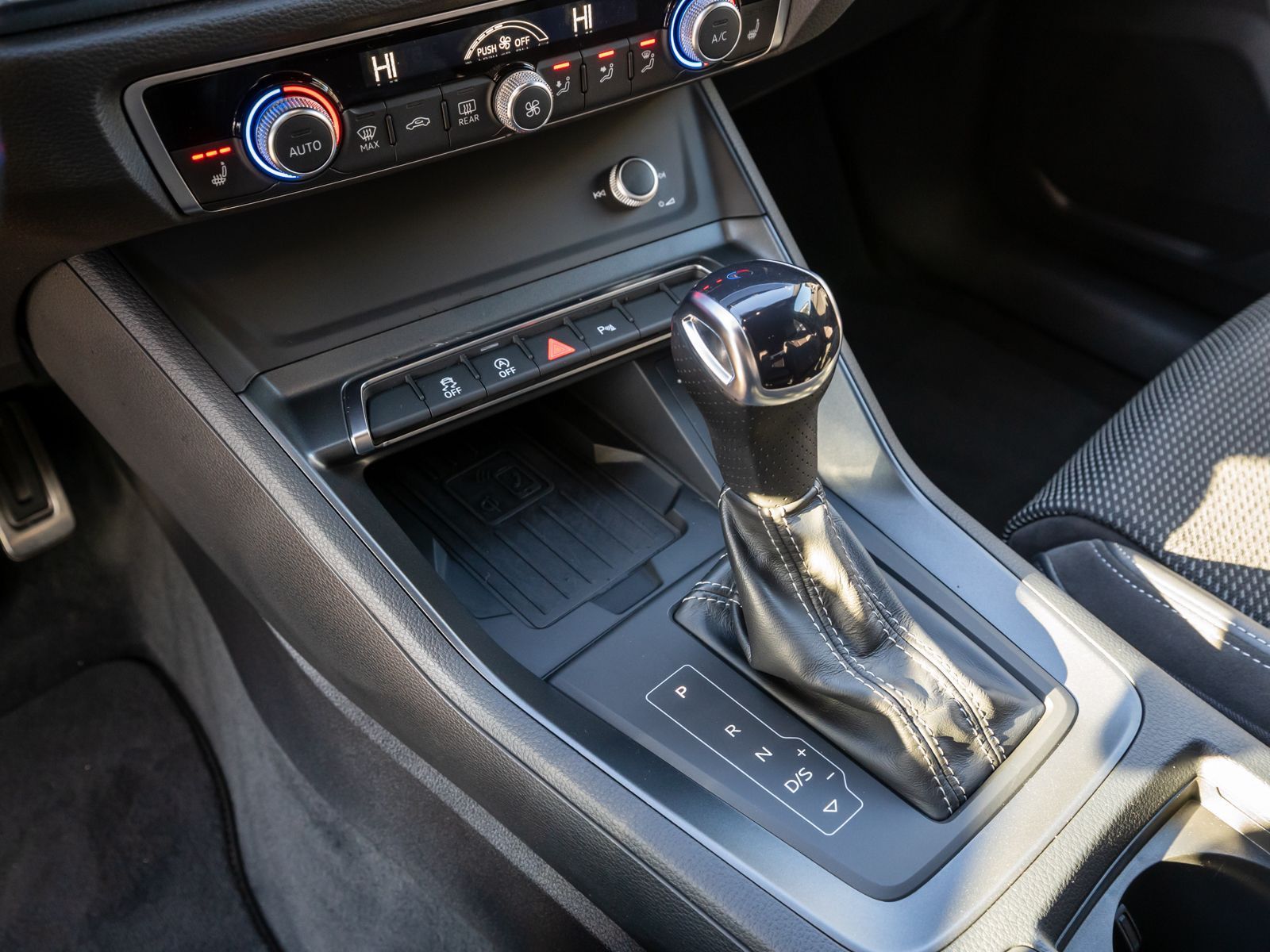 Fahrzeugabbildung Audi Q3 S line 35TDI quattro S tronic AHK LED NAVI VC