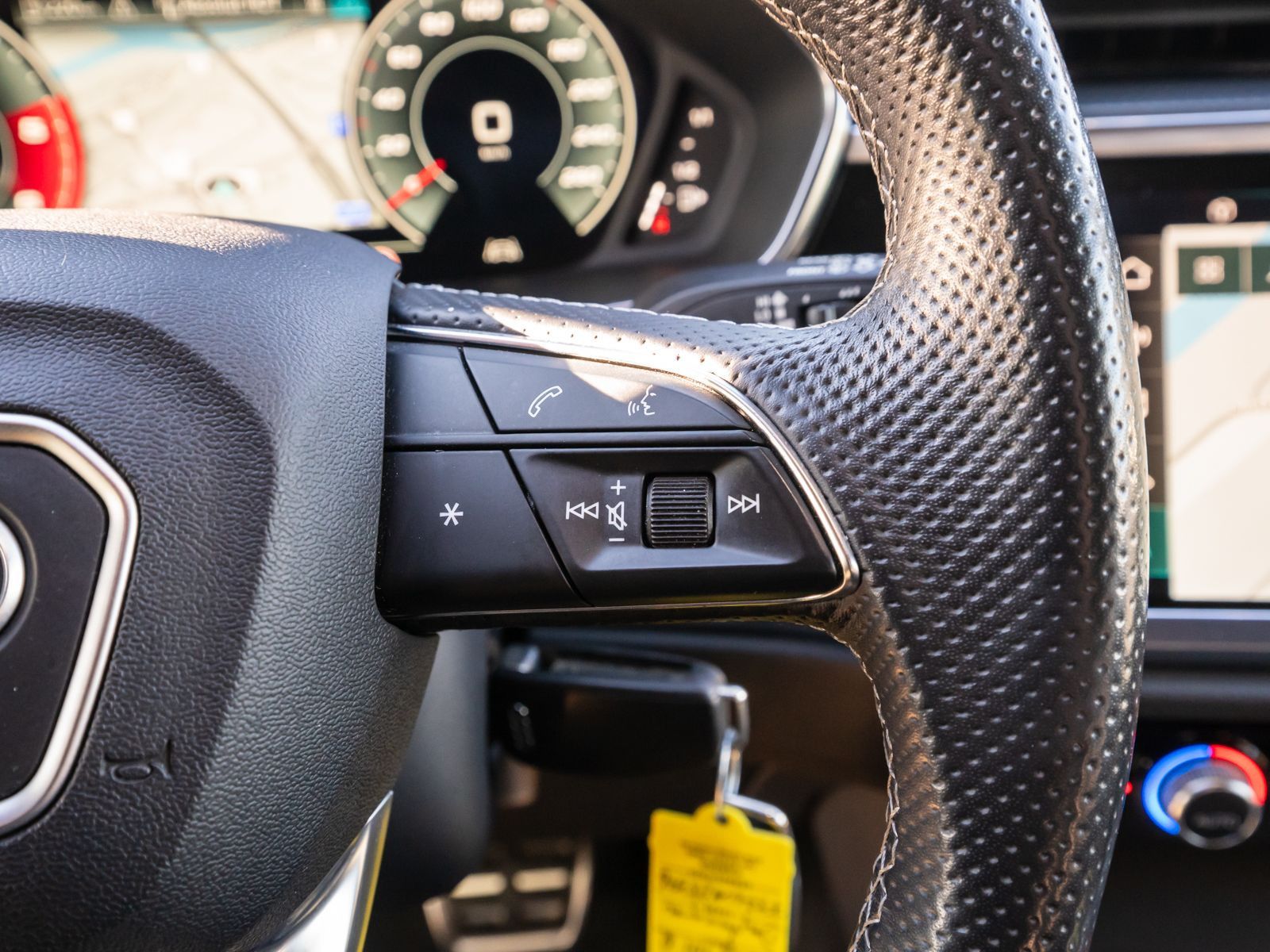 Fahrzeugabbildung Audi Q3 S line 35TDI quattro S tronic AHK LED NAVI VC