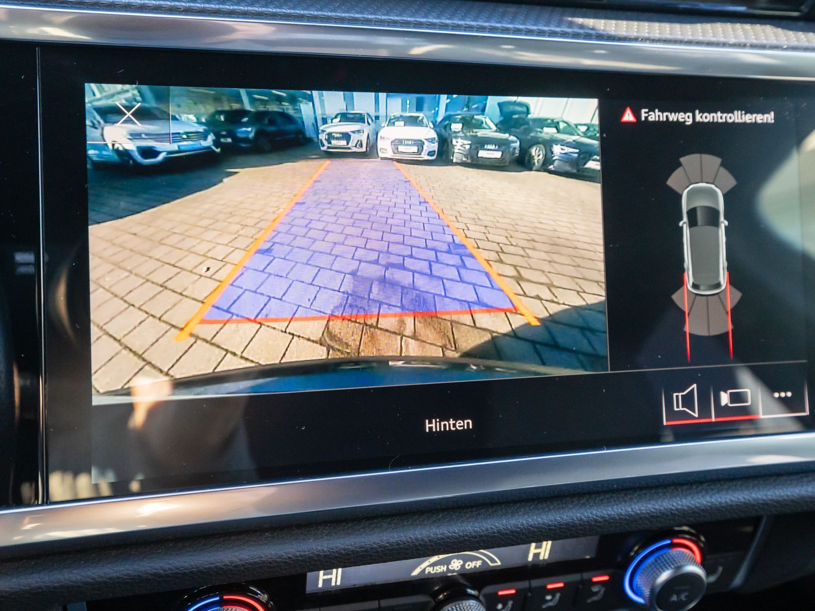 Fahrzeugabbildung Audi Q3 S line 35TDI quattro S tronic AHK LED NAVI VC