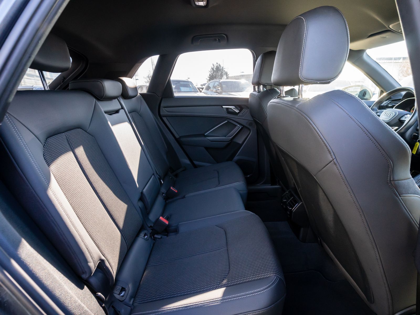 Fahrzeugabbildung Audi Q3 S line 35TDI quattro S tronic AHK LED NAVI VC