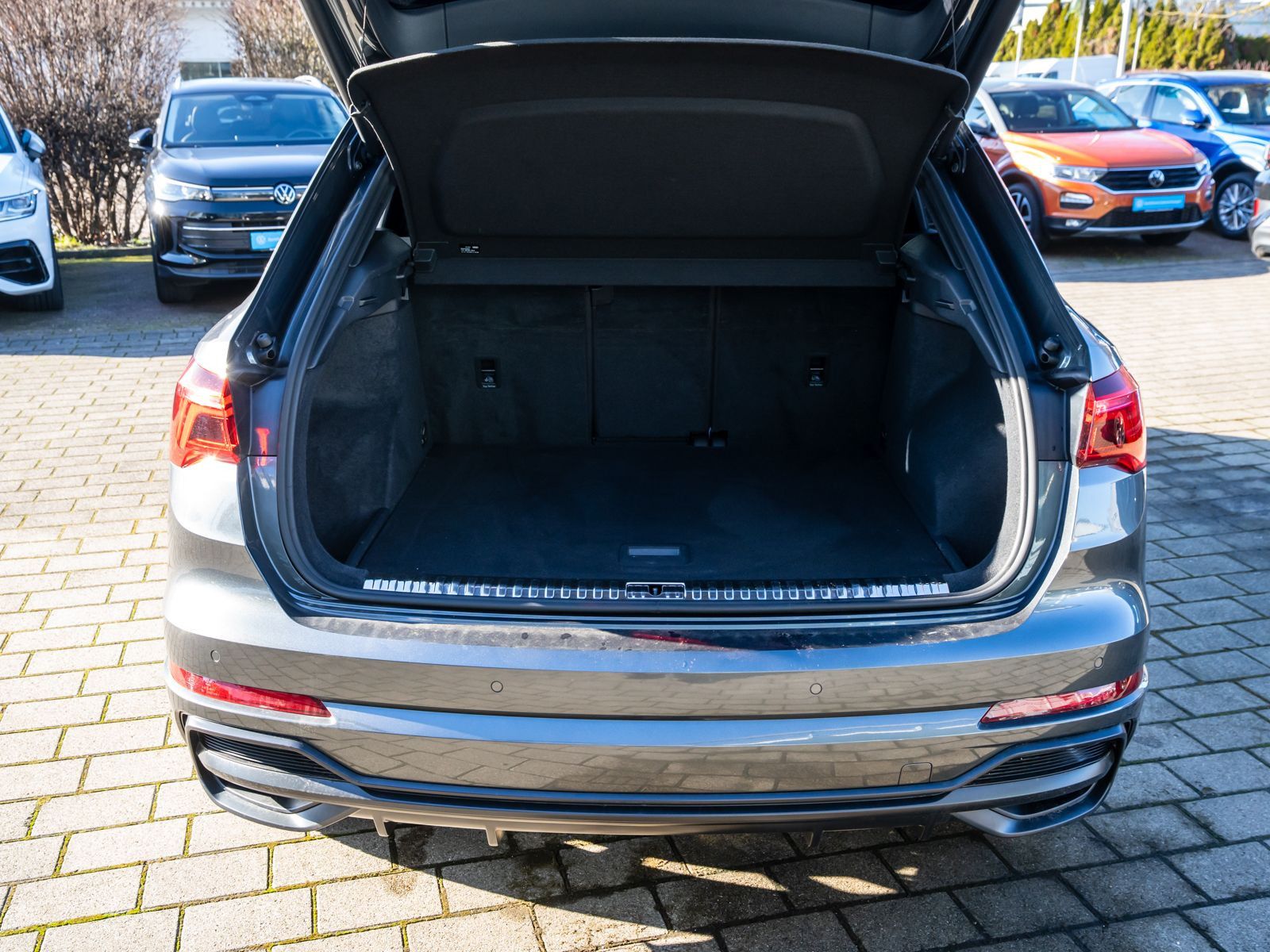 Fahrzeugabbildung Audi Q3 S line 35TDI quattro S tronic AHK LED NAVI VC