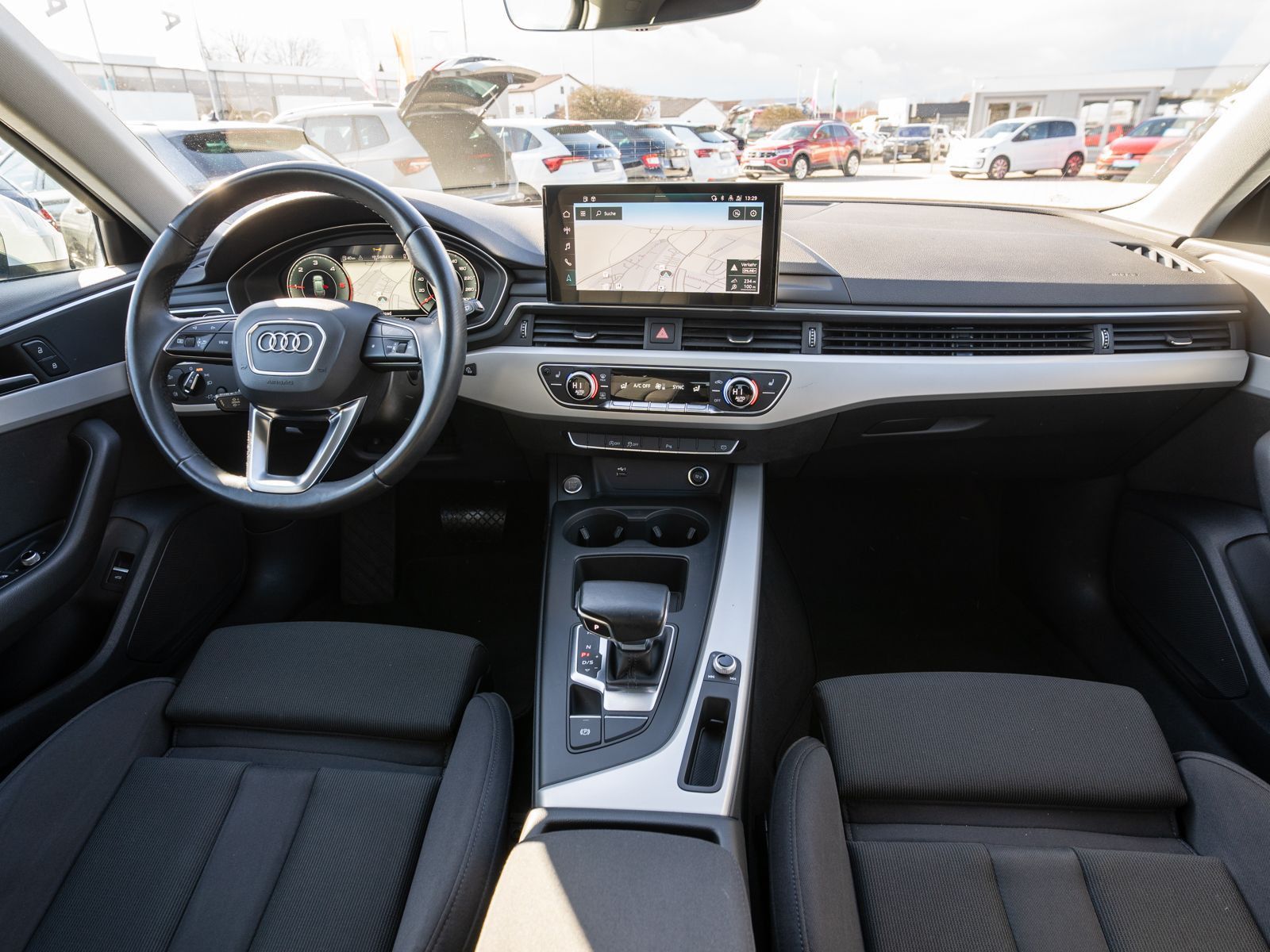 Fahrzeugabbildung Audi A4 Avant advanced 35TDI Stronic LED RFK PANO AHK