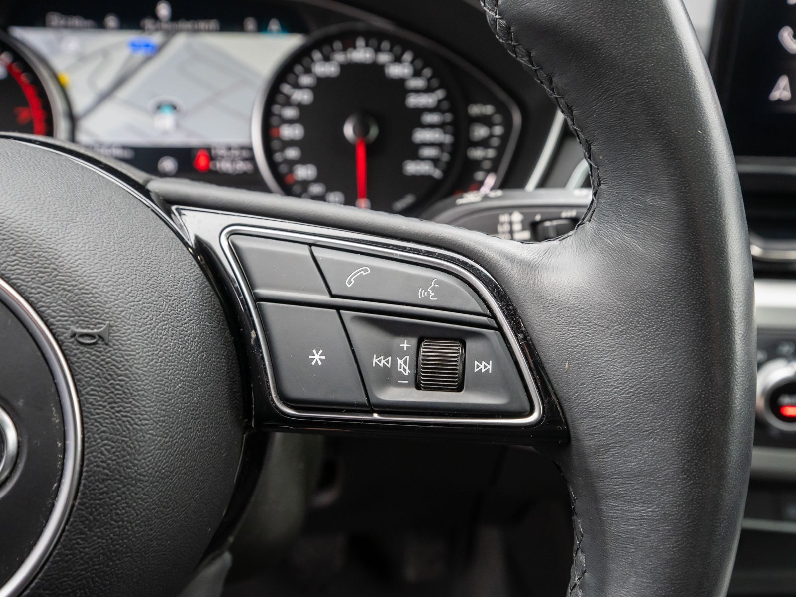 Fahrzeugabbildung Audi A4 Avant S line 35 TFSI PANO PDC SHZ NAVI RFK