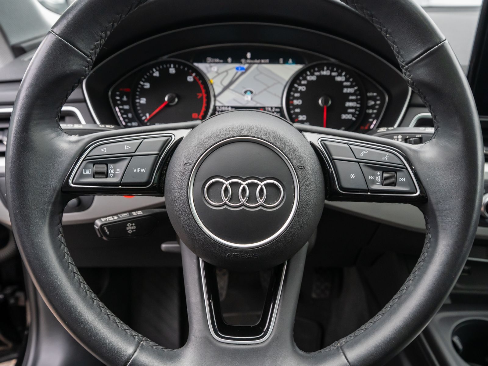 Fahrzeugabbildung Audi A4 Avant S line 35 TFSI PANO PDC SHZ NAVI RFK