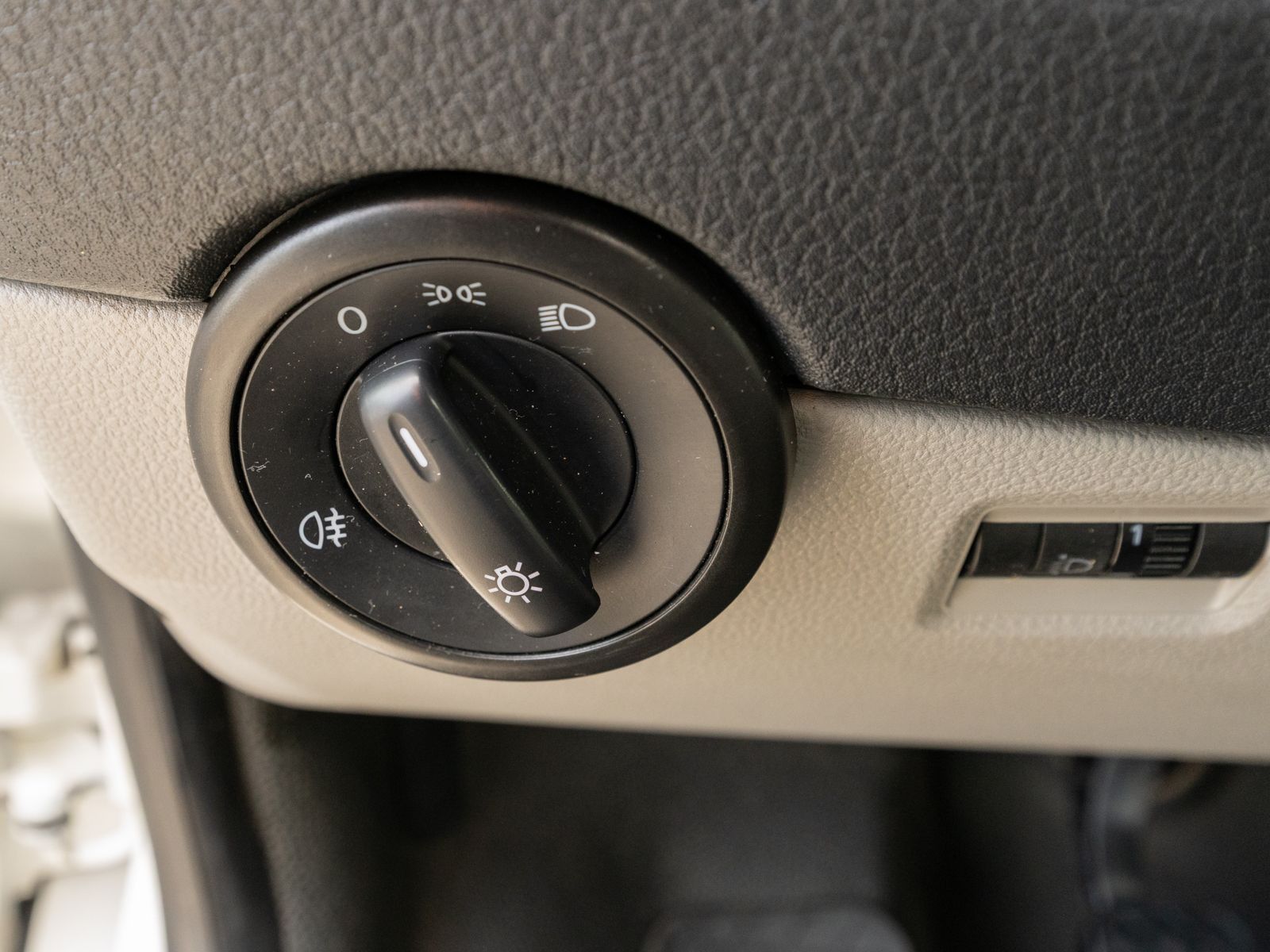 Fahrzeugabbildung Volkswagen T6 Pritsche EIKA 2.0 TSI 6-Gang Anhängerkupplung