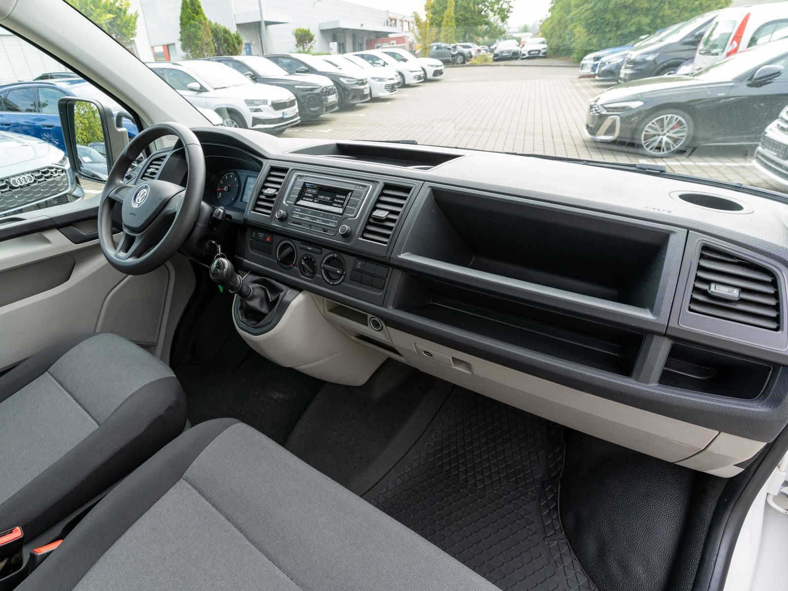 Fahrzeugabbildung Volkswagen T6 Pritsche EIKA 2.0 TSI 6-Gang Anhängerkupplung
