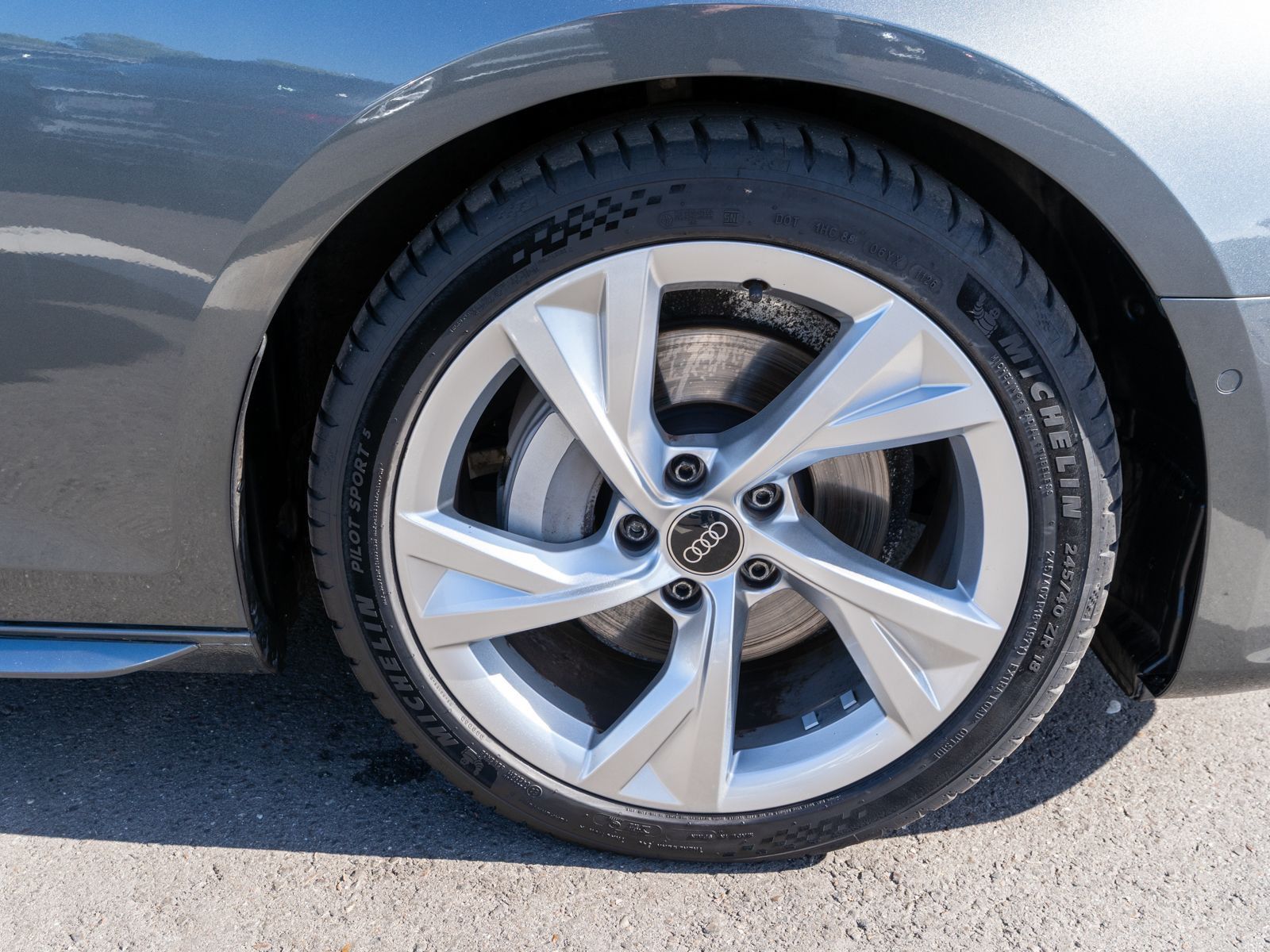 Fahrzeugabbildung Audi A4 Avant S line 40TDI NAVI MATRIX 360 ° AHK HUD