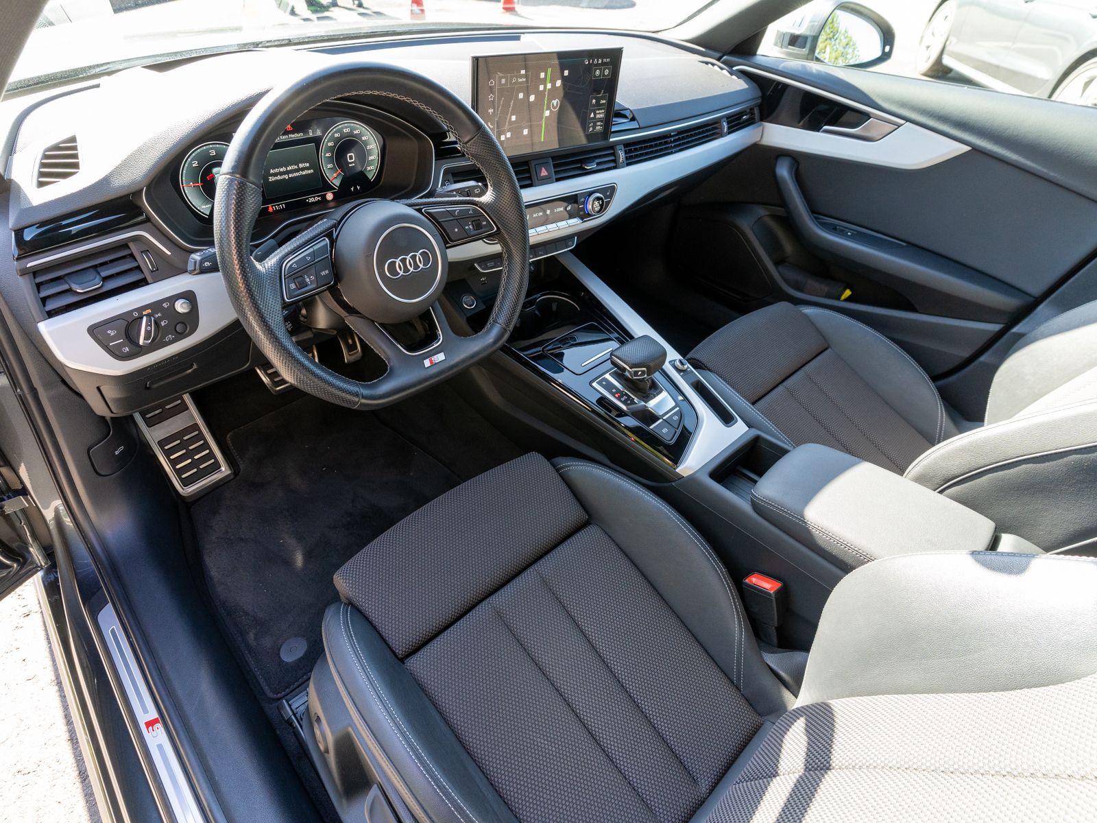 Fahrzeugabbildung Audi A4 Avant S line 40TDI NAVI MATRIX 360 ° AHK HUD