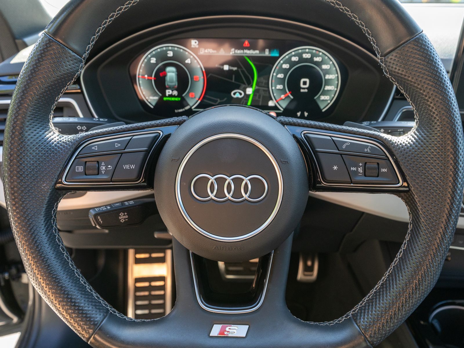 Fahrzeugabbildung Audi A4 Avant S line 40TDI NAVI MATRIX 360 ° AHK HUD