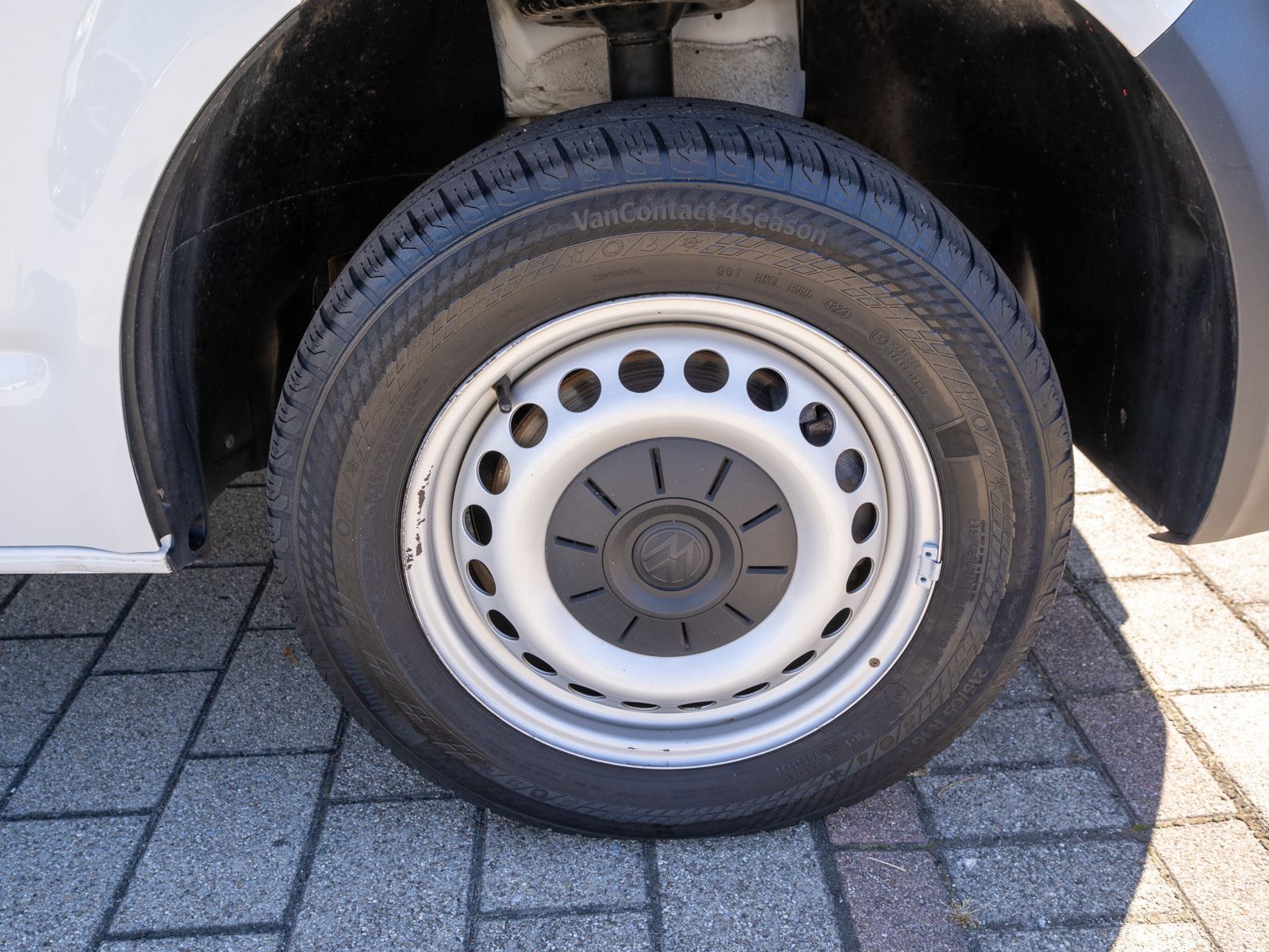 Fahrzeugabbildung Volkswagen T6 Pritsche EIKA 2.0 TSI 6-Gang Anhängerkupplung