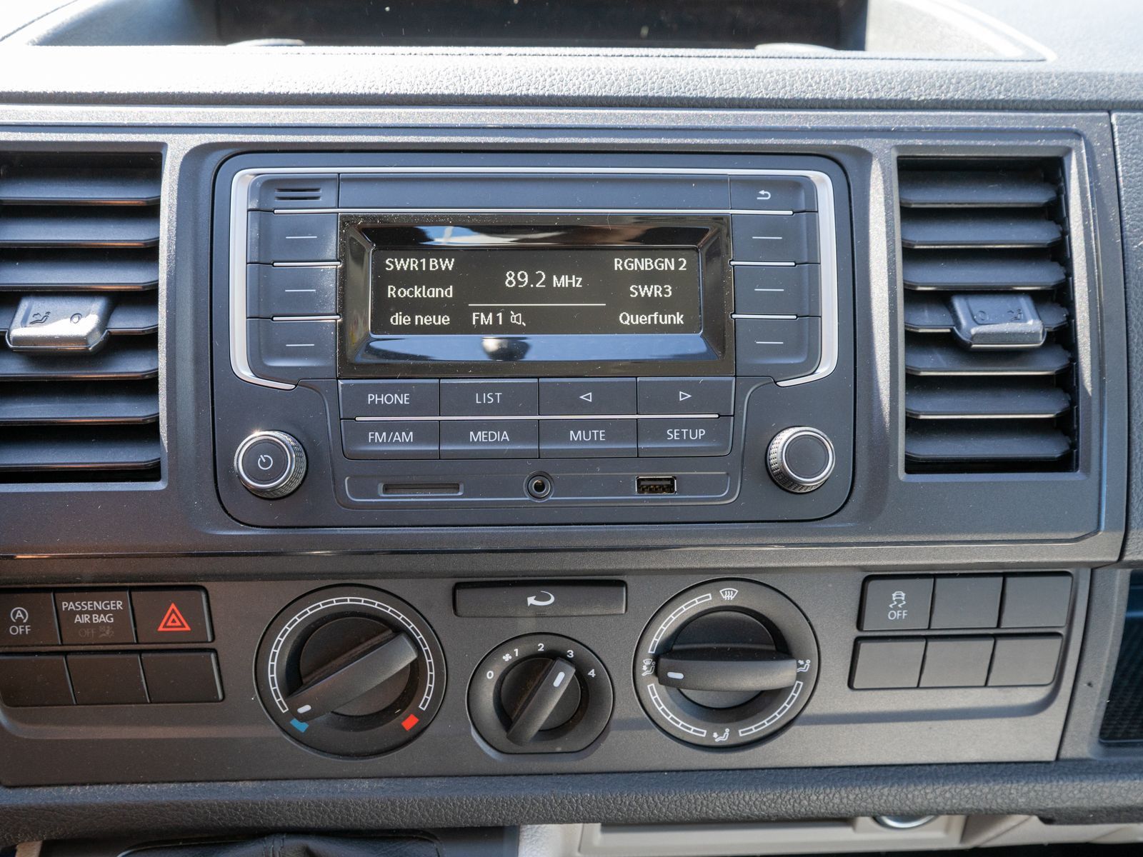 Fahrzeugabbildung Volkswagen T6 Pritsche EIKA 2.0 TSI 6-Gang Anhängerkupplung