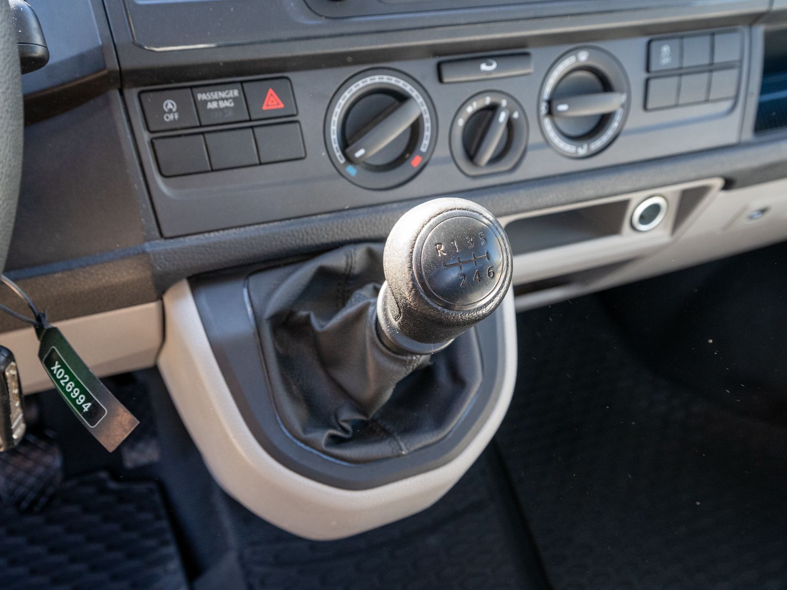 Fahrzeugabbildung Volkswagen T6 Pritsche EIKA 2.0 TSI 6-Gang Anhängerkupplung
