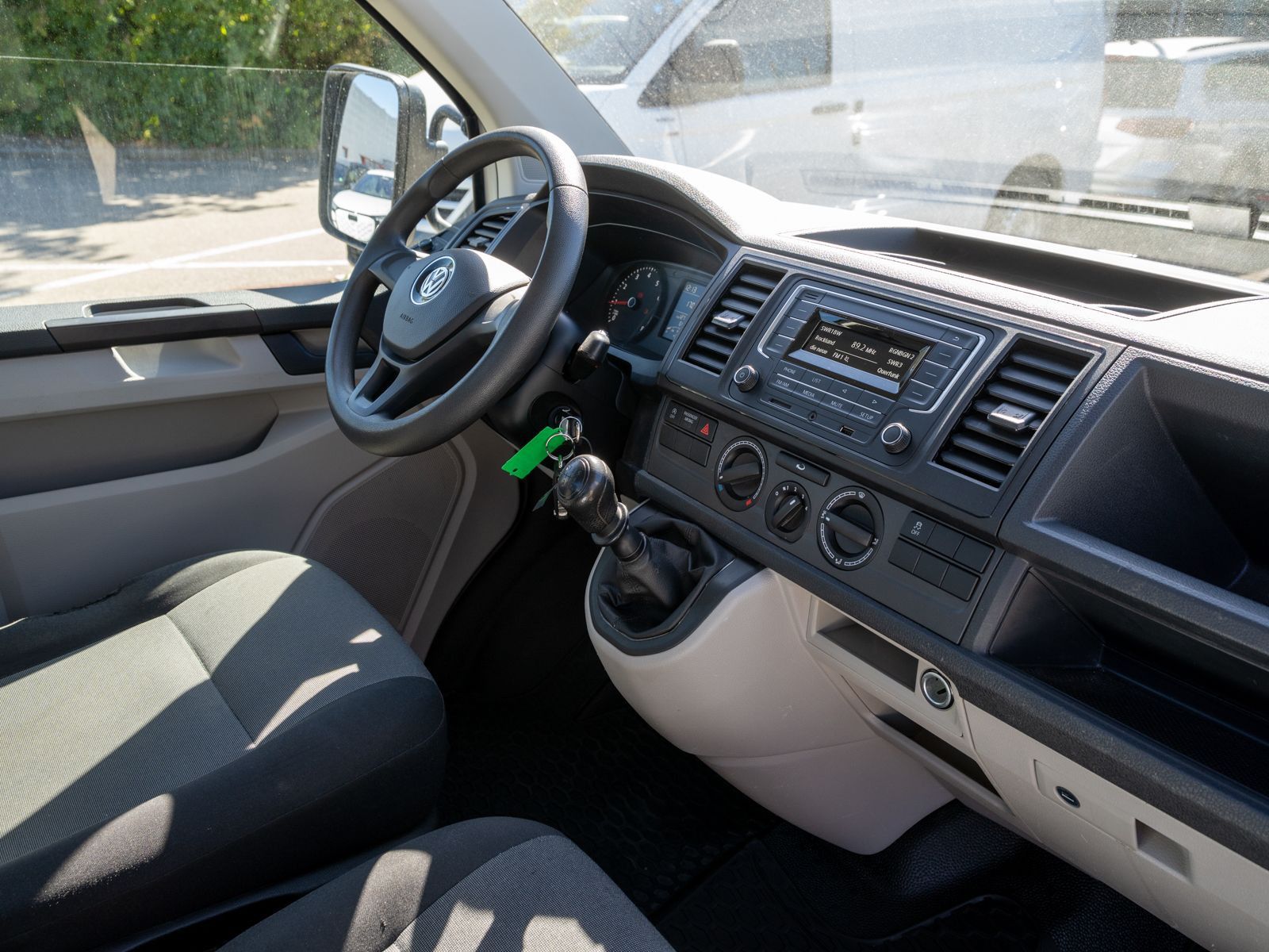 Fahrzeugabbildung Volkswagen T6 Pritsche EIKA 2.0 TSI 6-Gang Anhängerkupplung