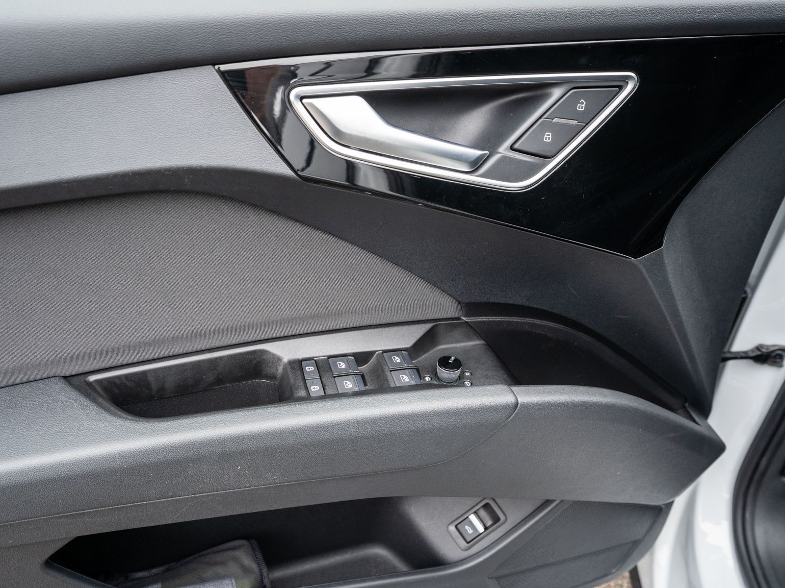 Fahrzeugabbildung Audi Q4 Sportback 40 e-tron NAVI LED GRA SONOS SHZ VC