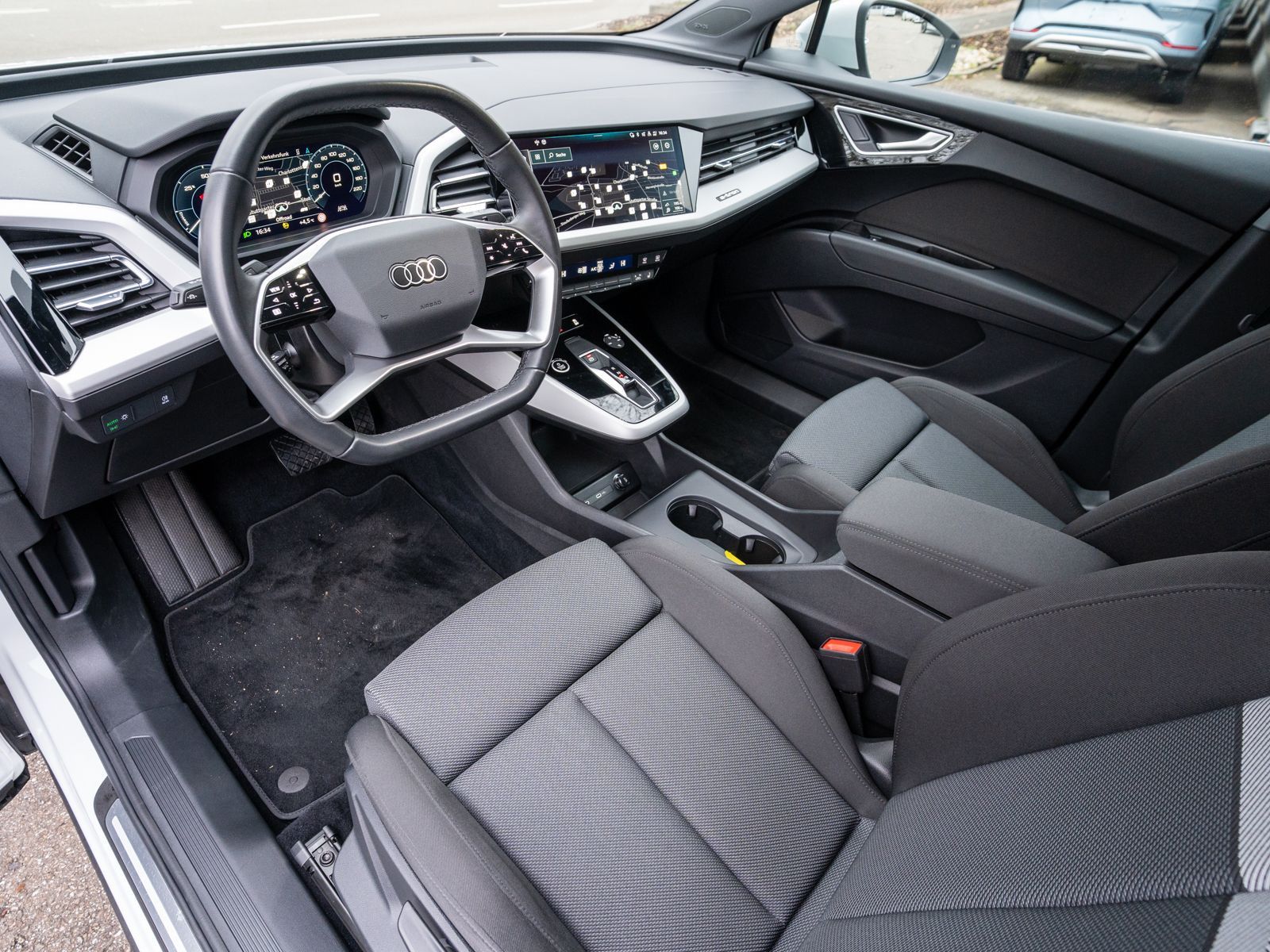 Fahrzeugabbildung Audi Q4 Sportback 40 e-tron NAVI LED GRA SONOS SHZ VC