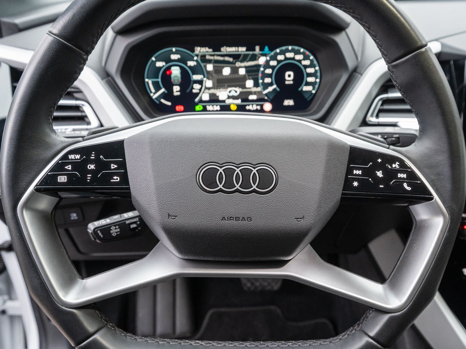 Fahrzeugabbildung Audi Q4 Sportback 40 e-tron NAVI LED GRA SONOS SHZ VC