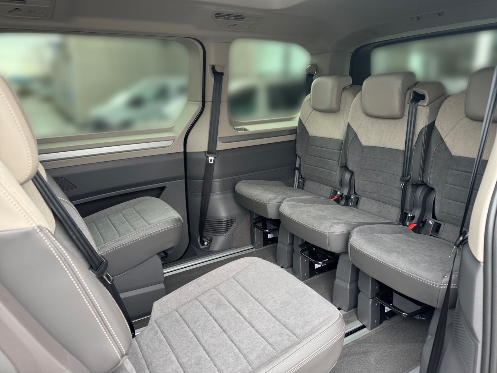 Fahrzeugabbildung Volkswagen Multivan 2.0 TSI Goal AHK PANO NAVI AREA VIEW