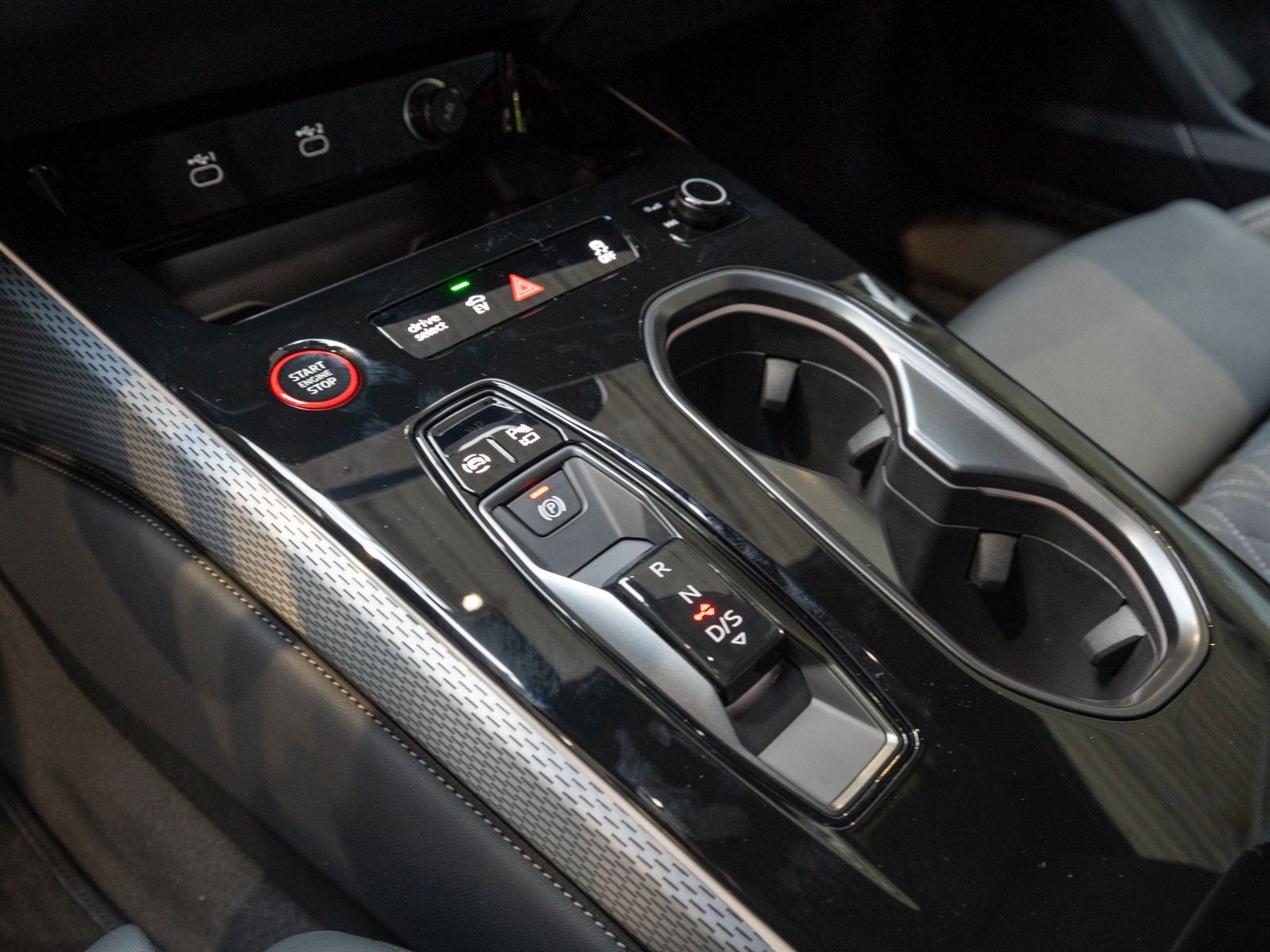 Fahrzeugabbildung Audi A6 Avant S line Edition One e-hybrid quattro B&O