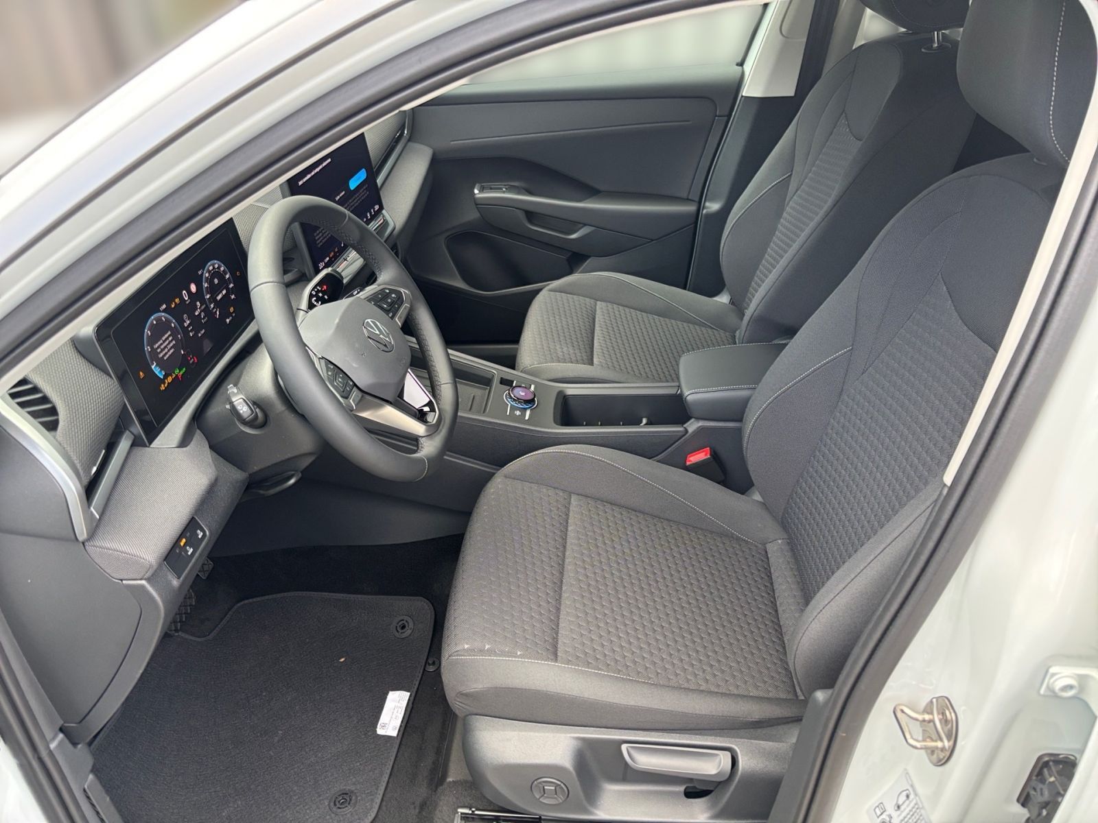 Fahrzeugabbildung Volkswagen T-Roc Life 1.5 eTSI OPF DSG