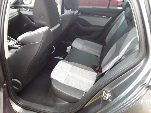 Fahrzeugabbildung SKODA Octavia Combi Tour 2.0TDI DSG RFK Stdhz PANO AHK