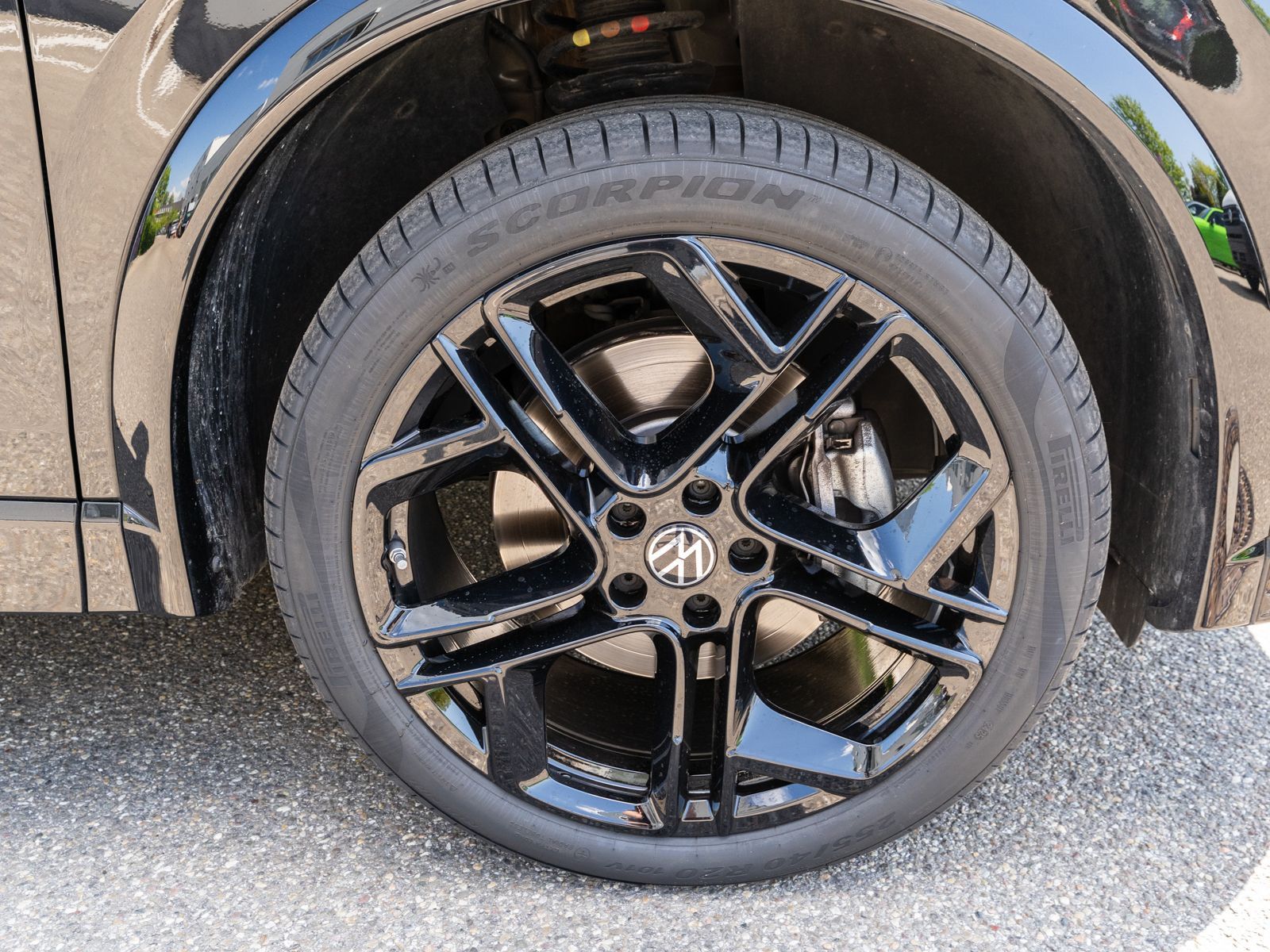 Fahrzeugabbildung Volkswagen Tiguan R-Line 2.0TDI 4M DSG LED PANO AHK