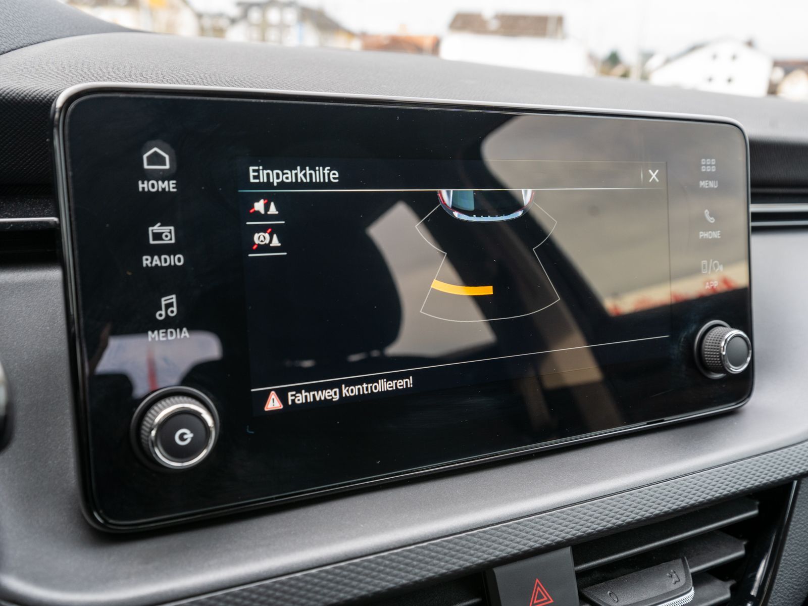Fahrzeugabbildung SKODA Scala Essence 1.0TSI DSG LED Klima PDC SHZ AHK