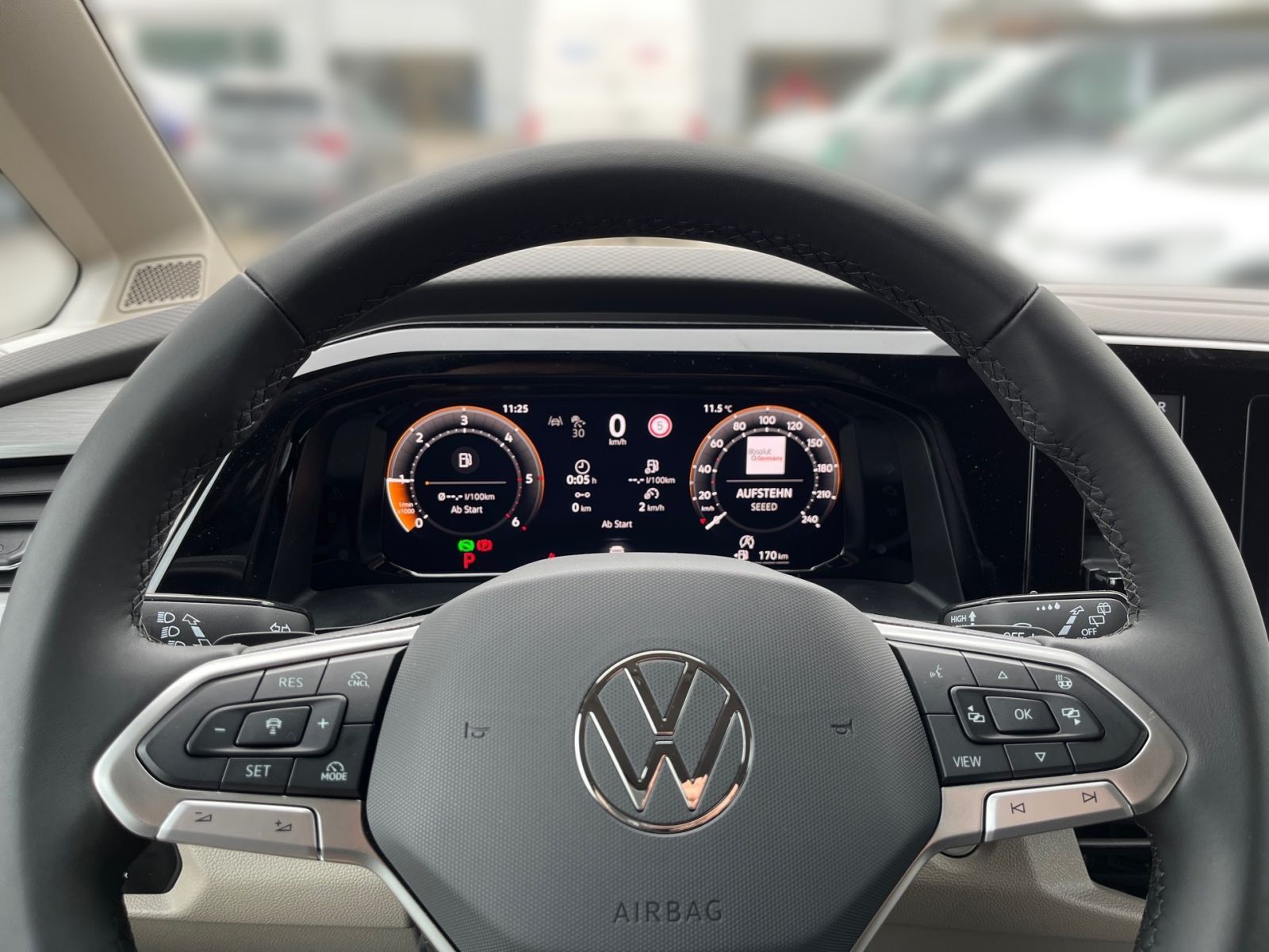 Fahrzeugabbildung Volkswagen Multivan EDITION 2.0 TDI DSG "75 Jahre Bulli"