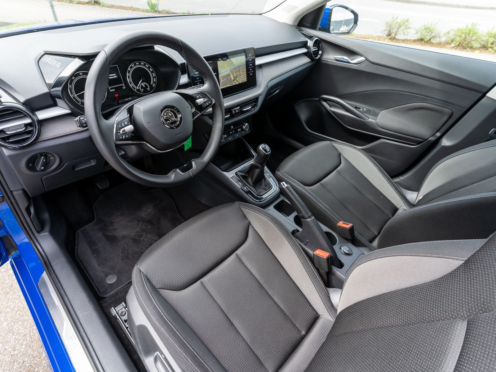 Fahrzeugabbildung SKODA Fabia Tour 1.0 TSI LED Navi PDC SHZ