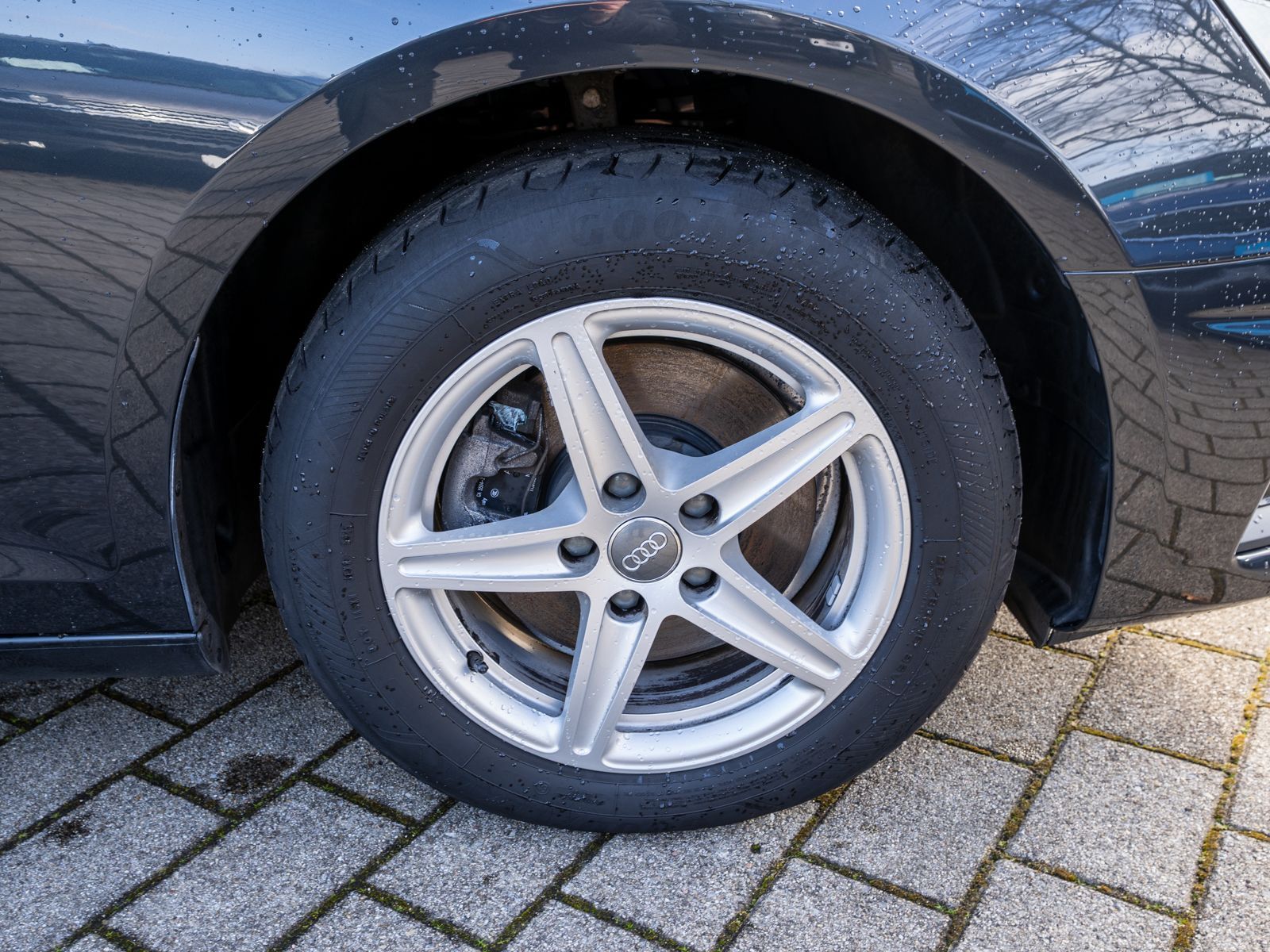 Fahrzeugabbildung Audi A4 Avant 35 TDI 120 KW S tronic NAVI GRA PDC