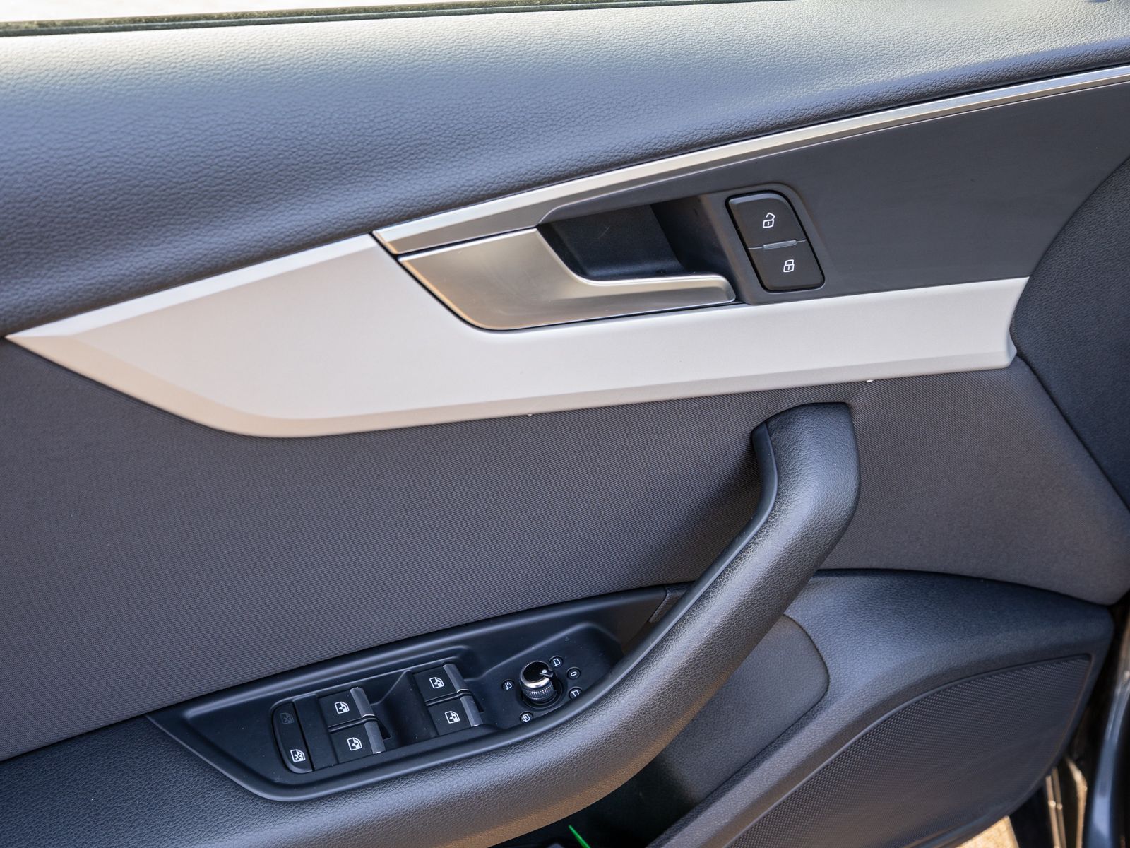 Fahrzeugabbildung Audi A4 Avant 35 TDI 120 KW S tronic NAVI GRA PDC