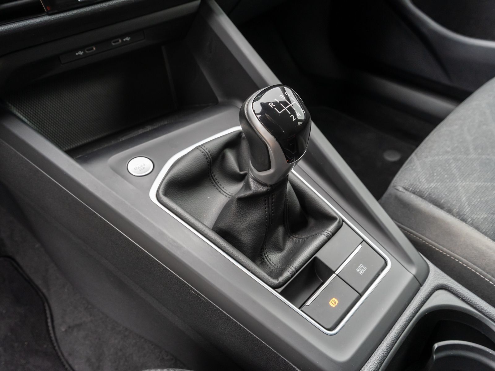Fahrzeugabbildung Volkswagen Golf Variant Life 2,0 TDI Navi ACC Klima SHZ LED