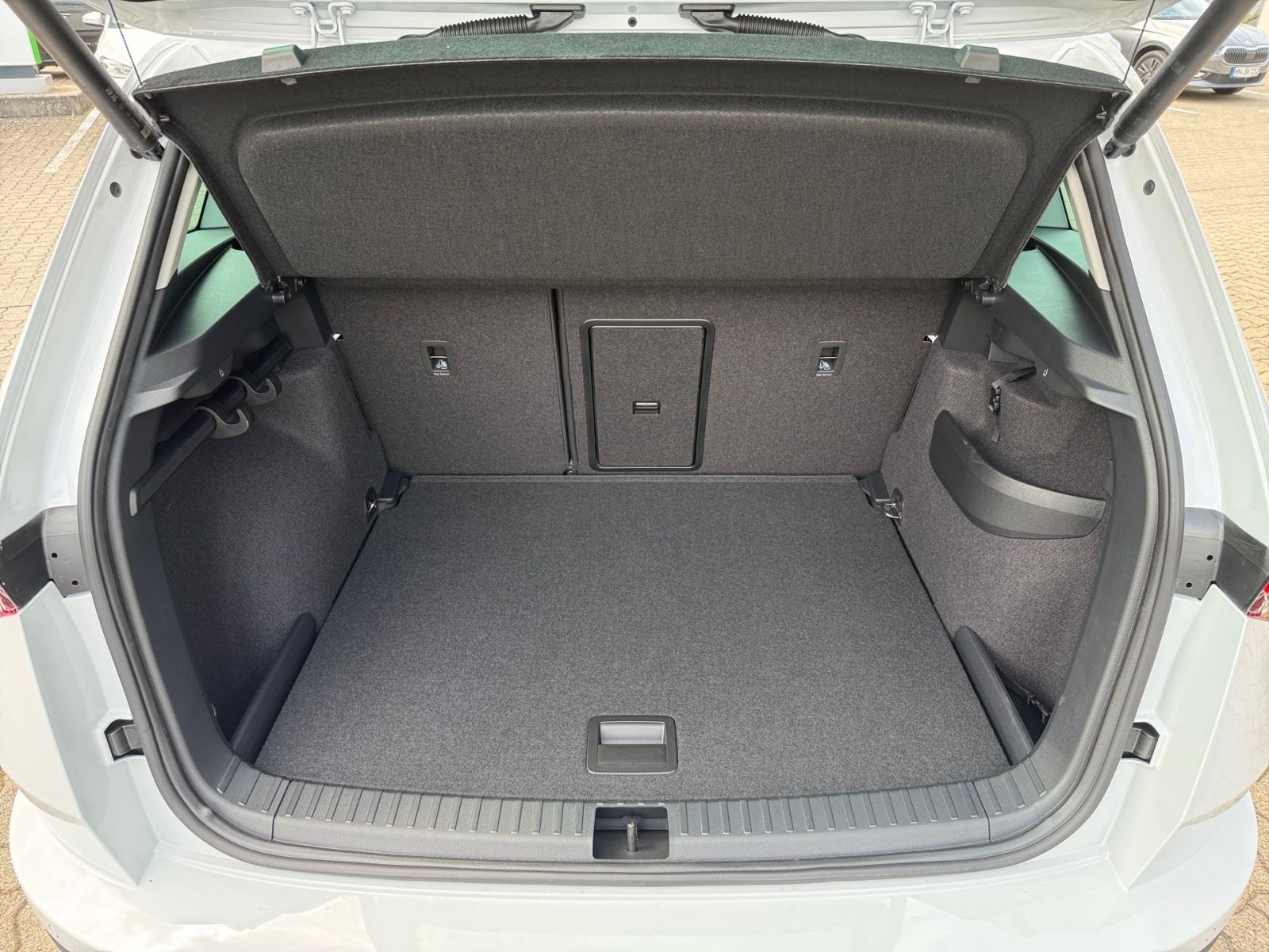 Fahrzeugabbildung SKODA Karoq Balance 1,5 TSI 150PS DSG ACC PDC SHZ AHK