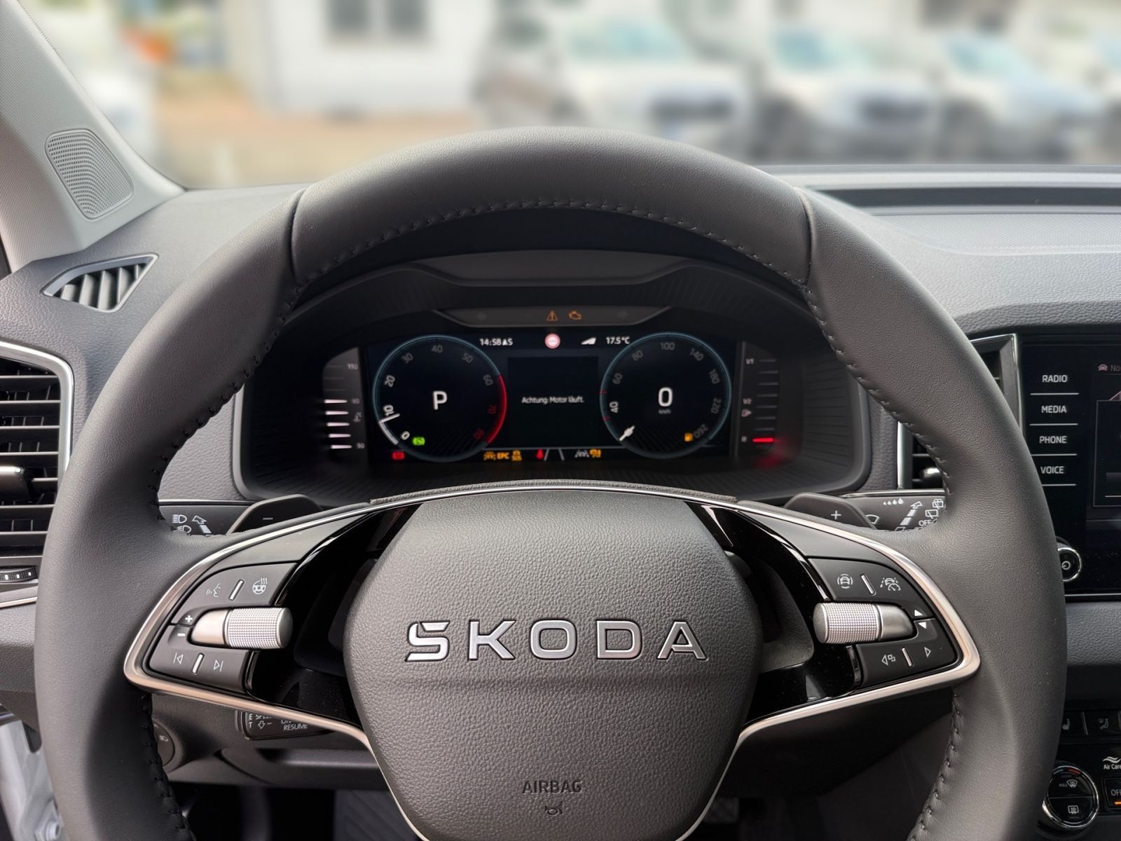 Fahrzeugabbildung SKODA Karoq Balance 1,5 TSI 150PS DSG ACC PDC SHZ AHK