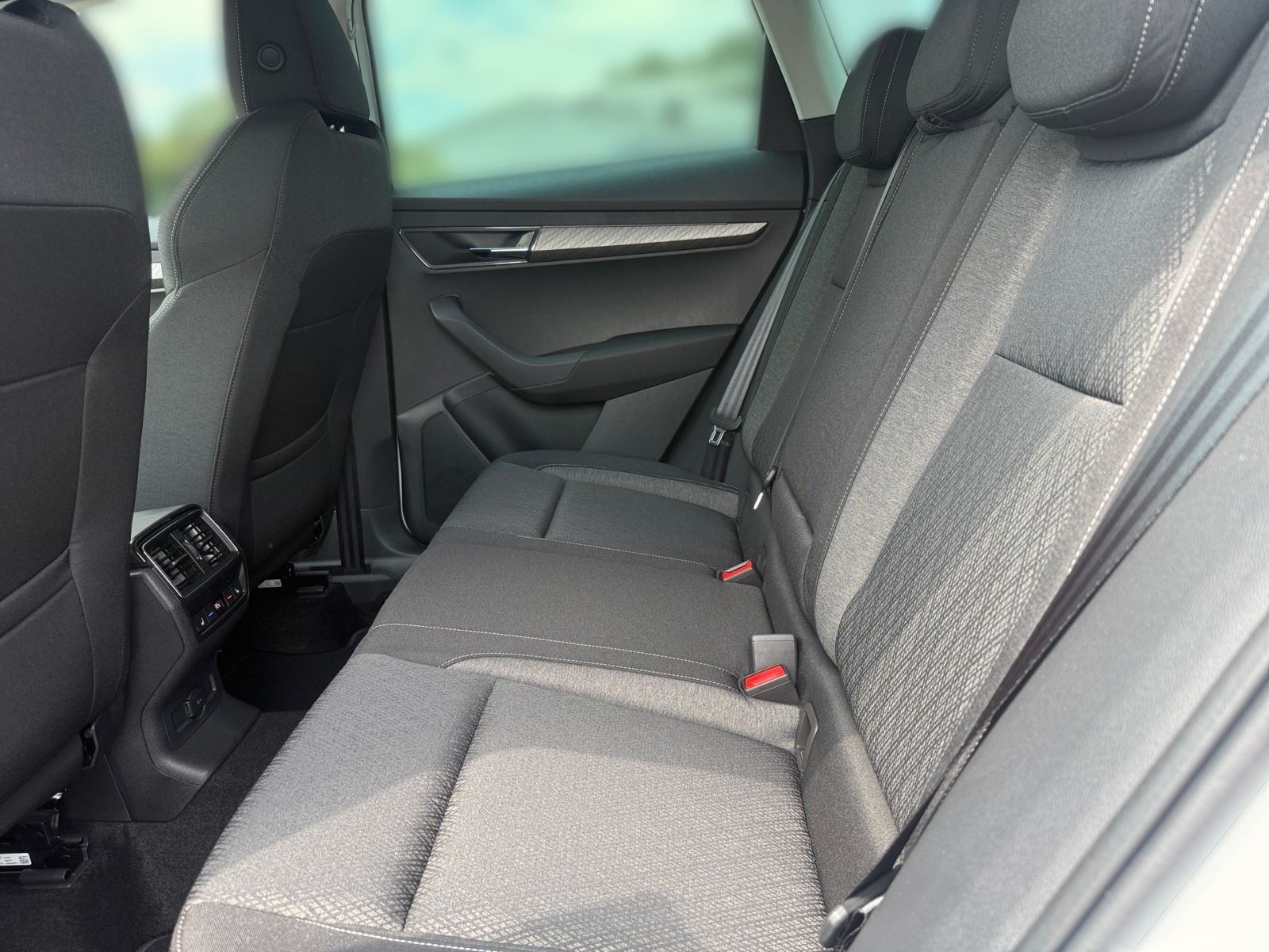 Fahrzeugabbildung SKODA Karoq Balance 1,5 TSI 150PS DSG ACC 360° SHZ AHK