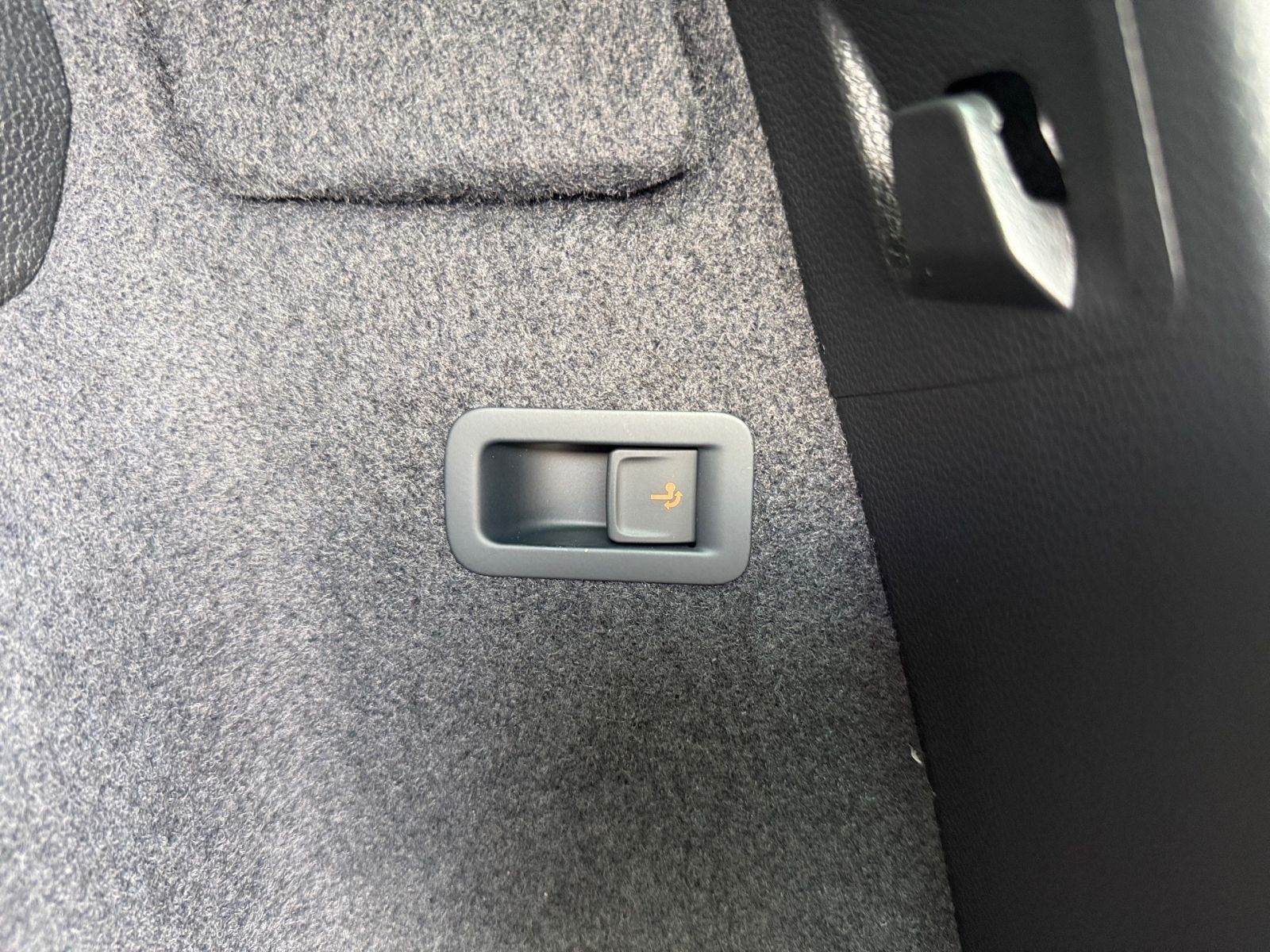 Fahrzeugabbildung SKODA Karoq Balance 1,5 TSI 150PS DSG ACC 360° SHZ AHK