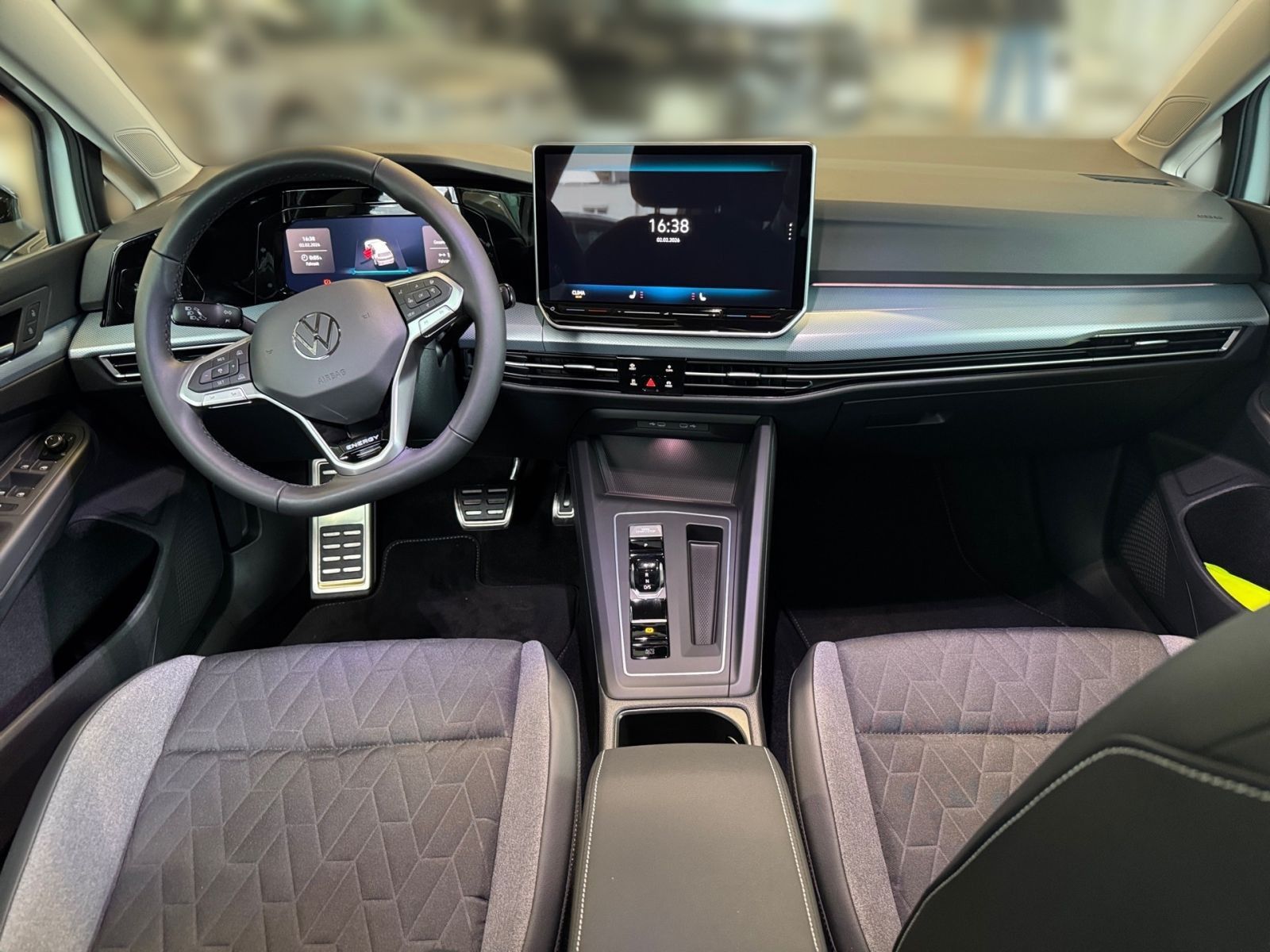 Fahrzeugabbildung Volkswagen Golf ENERGY 1.5 eTSI DSG AHK LED-Scheinwerfer