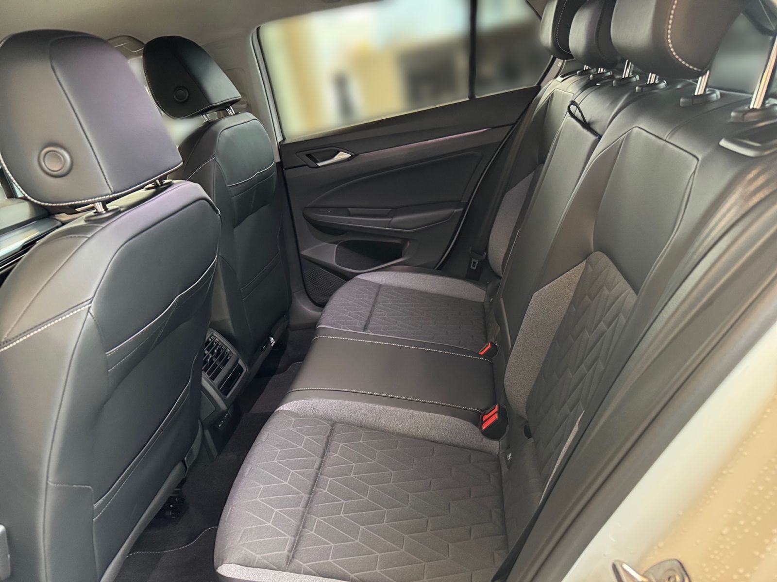 Fahrzeugabbildung Volkswagen Golf ENERGY 1.5 eTSI DSG AHK LED-Scheinwerfer