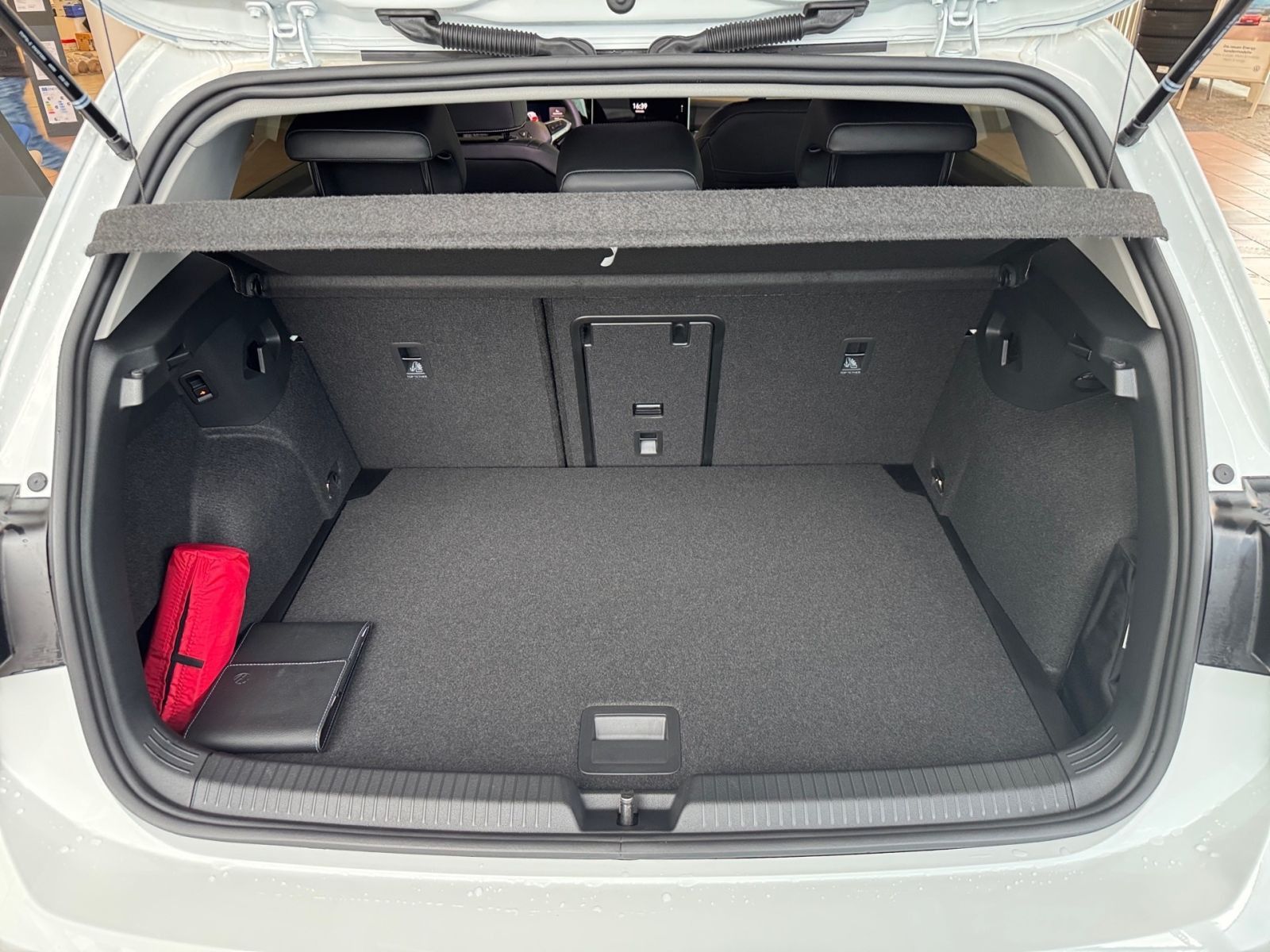 Fahrzeugabbildung Volkswagen Golf ENERGY 1.5 eTSI DSG AHK LED-Scheinwerfer
