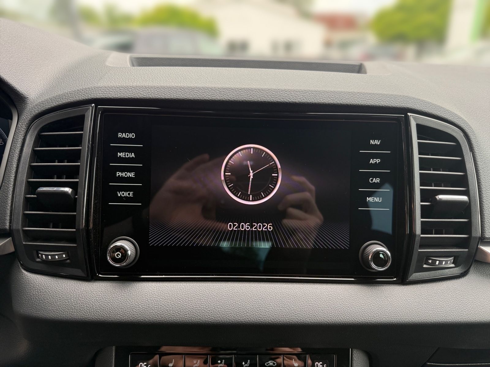 Fahrzeugabbildung SKODA Karoq Balance 1,5 TSI 150PS DSG ACC PDC SHZ AHK
