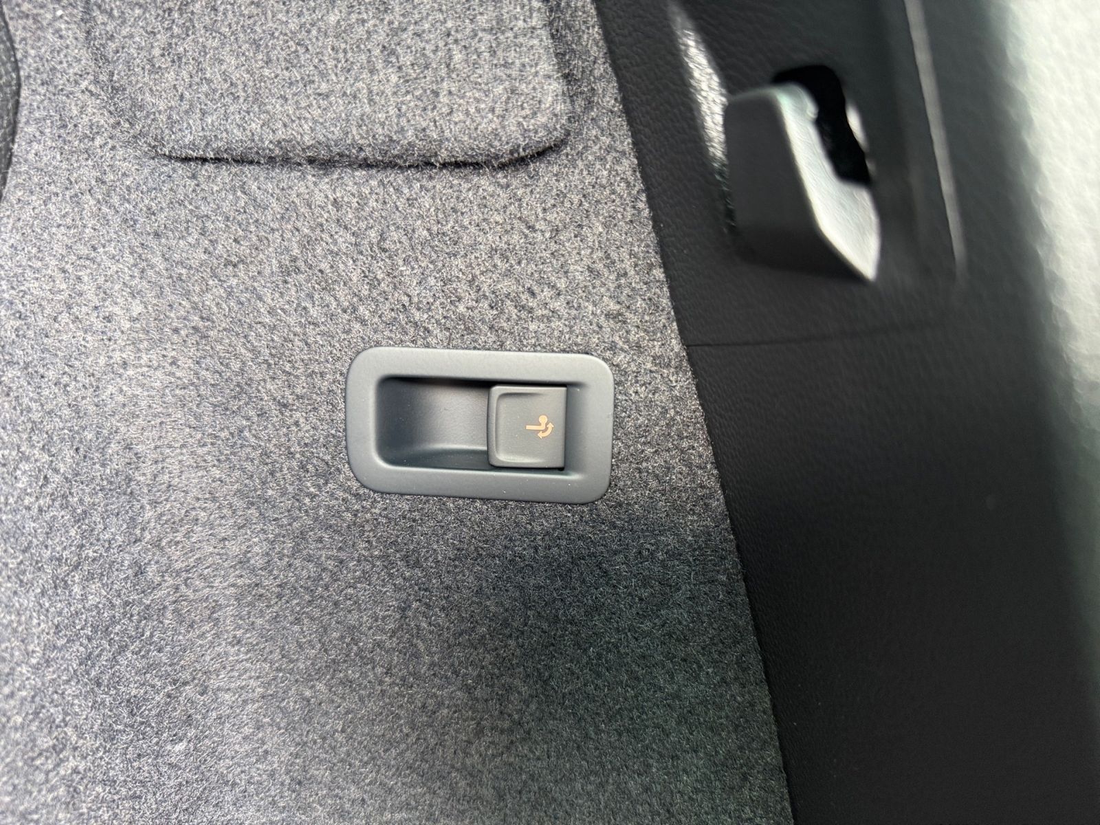 Fahrzeugabbildung SKODA Karoq Balance 1,5 TSI 150PS DSG ACC PDC SHZ AHK