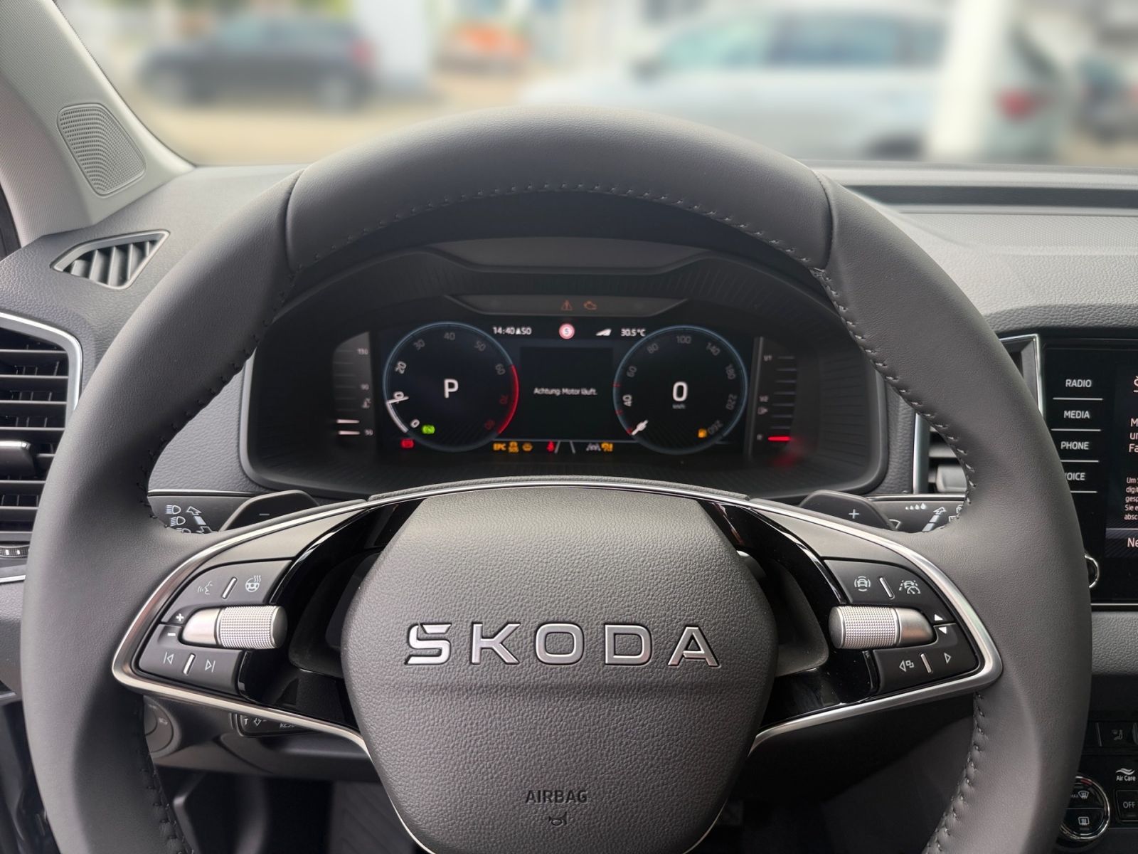 Fahrzeugabbildung SKODA Karoq Balance 1,5 TSI 150PS DSG ACC PDC SHZ AHK