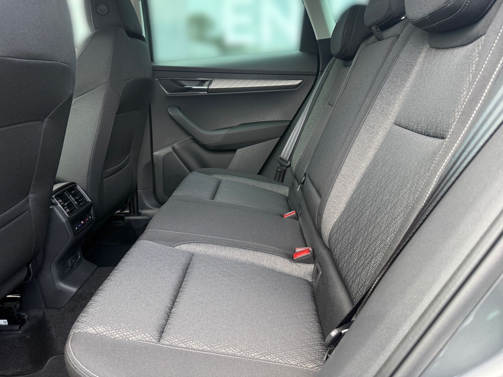 Fahrzeugabbildung SKODA Karoq Balance 1,5 TSI 150PS DSG ACC PDC SHZ AHK