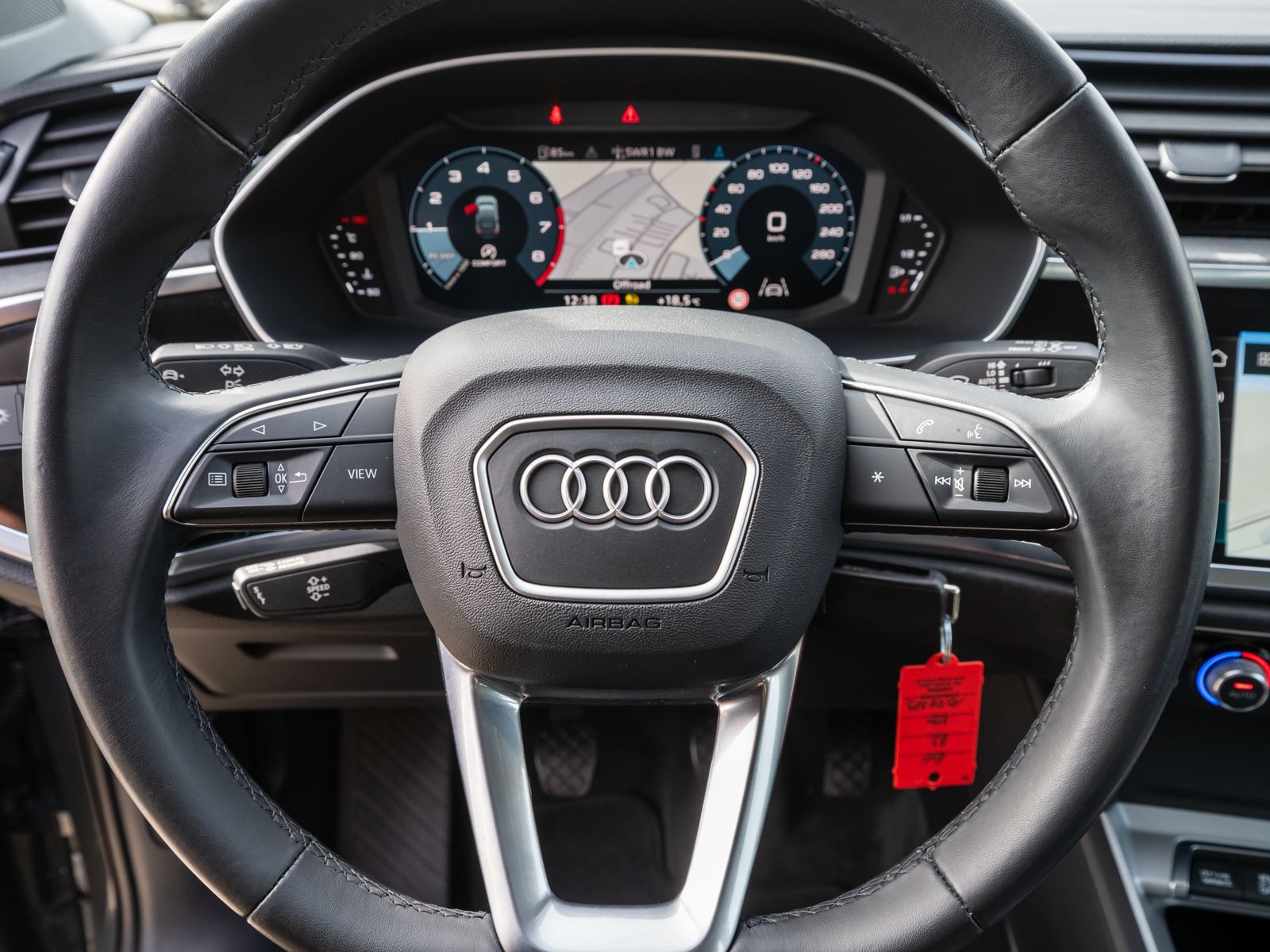 Fahrzeugabbildung Audi Q3 Sportback 35TFSI NAVI LED SHZ PDC VC