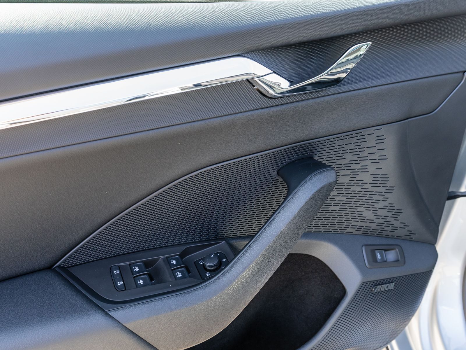 Fahrzeugabbildung SKODA Octavia Combi Scout 4x4 2.0 TDI DSG HUD PANO AHK