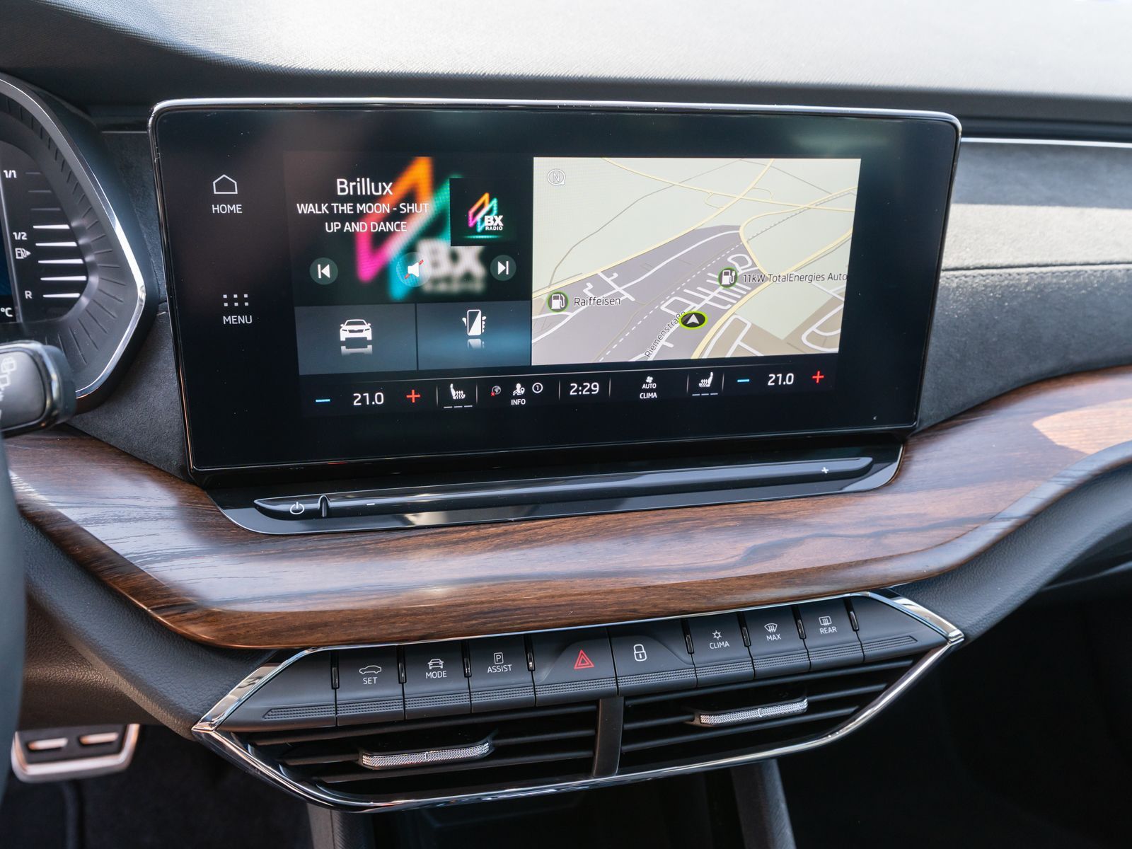 Fahrzeugabbildung SKODA Octavia Combi Scout 4x4 2.0 TDI DSG HUD PANO AHK