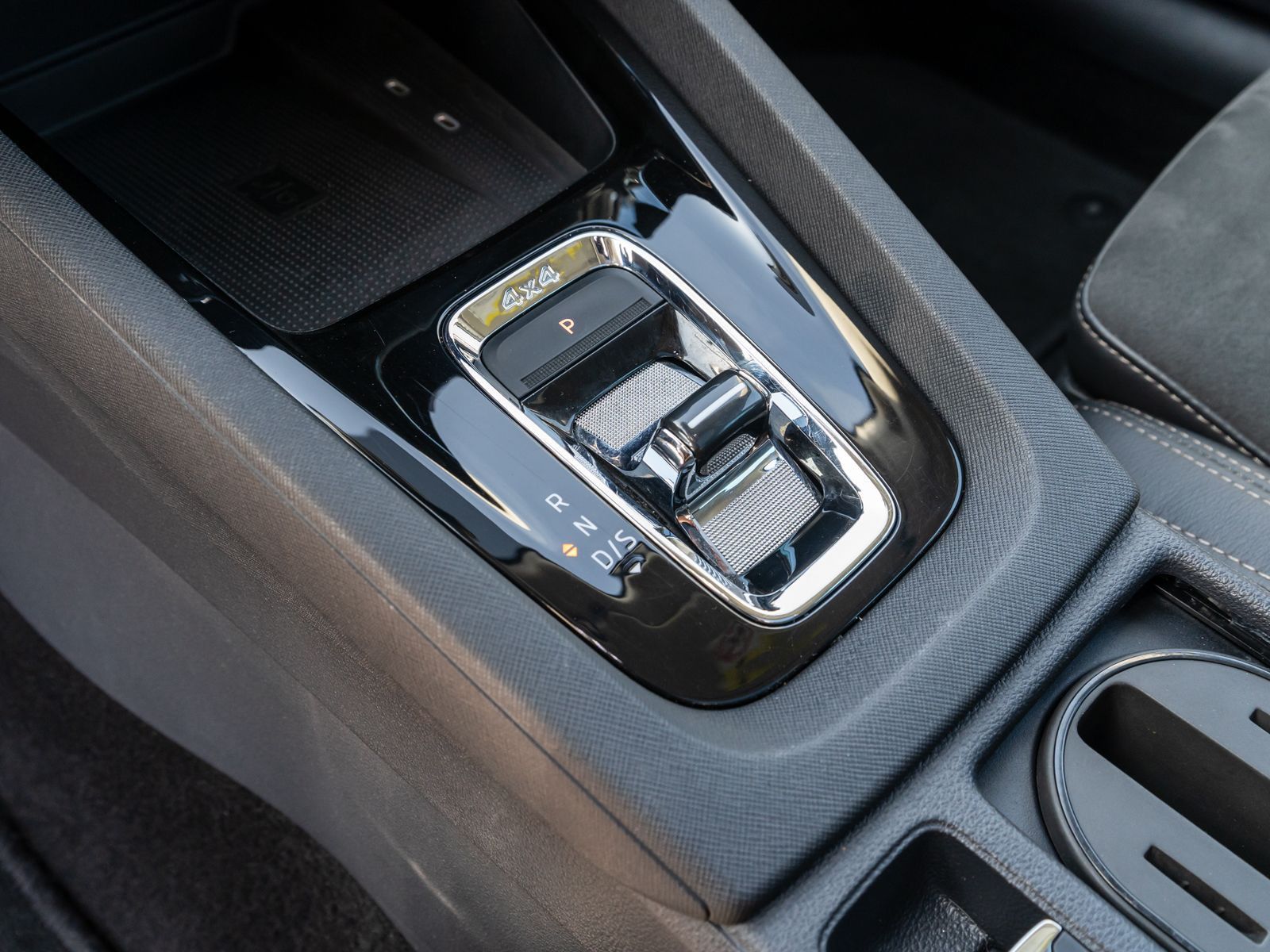 Fahrzeugabbildung SKODA Octavia Combi Scout 4x4 2.0 TDI DSG HUD PANO AHK