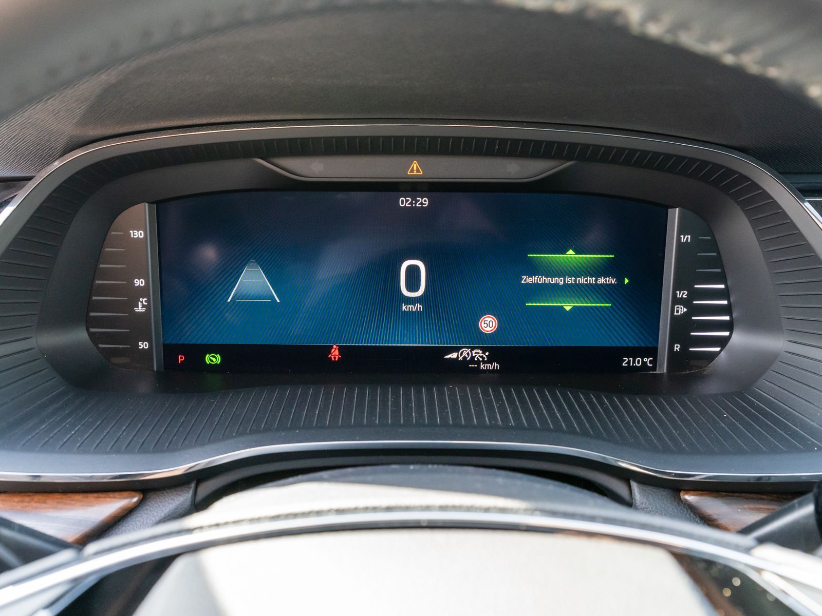 Fahrzeugabbildung SKODA Octavia Combi Scout 4x4 2.0 TDI DSG HUD PANO AHK