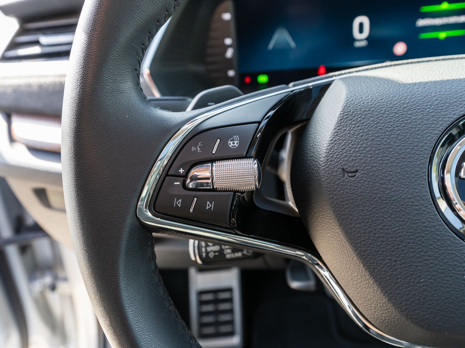 Fahrzeugabbildung SKODA Octavia Combi Scout 4x4 2.0 TDI DSG HUD PANO AHK