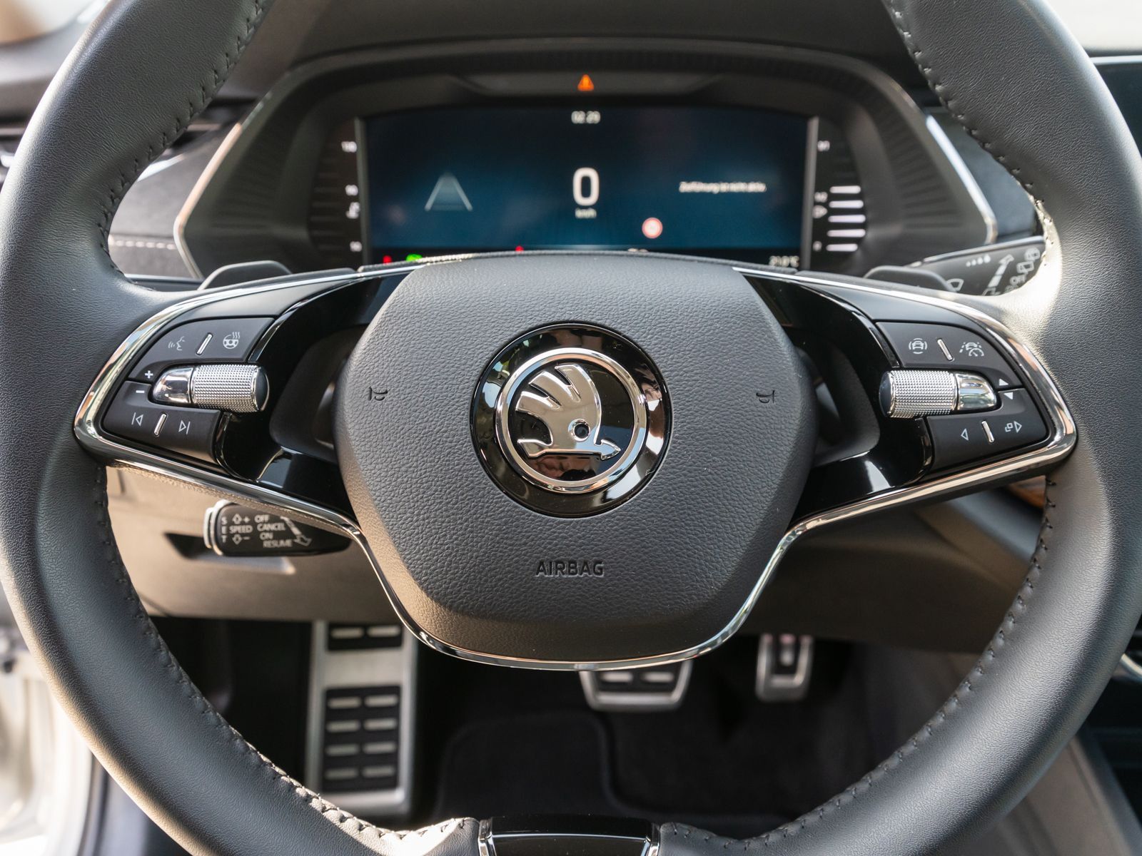 Fahrzeugabbildung SKODA Octavia Combi Scout 4x4 2.0 TDI DSG HUD PANO AHK